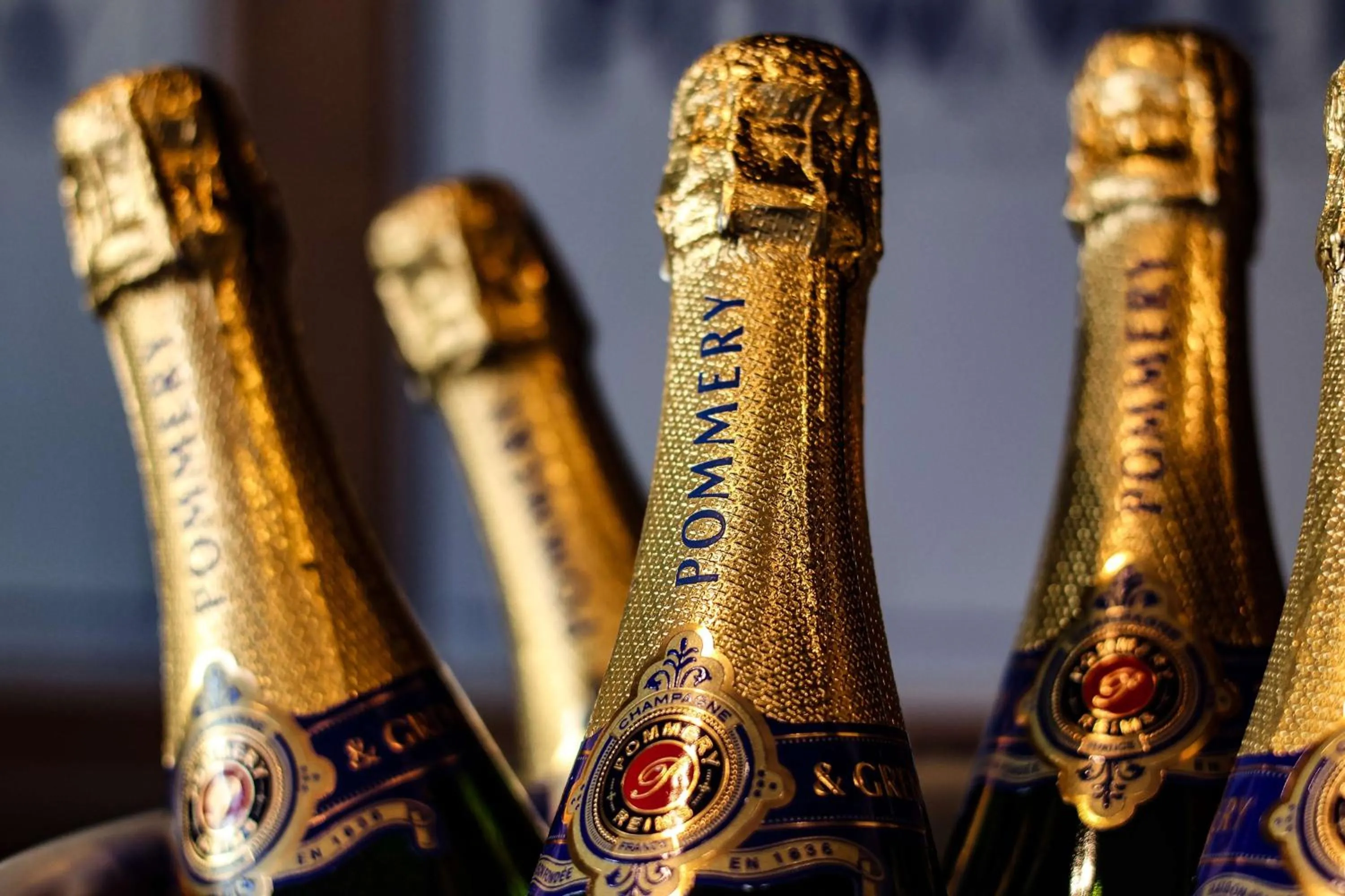 Lounge or bar in Radisson Blu Hotel, Cardiff