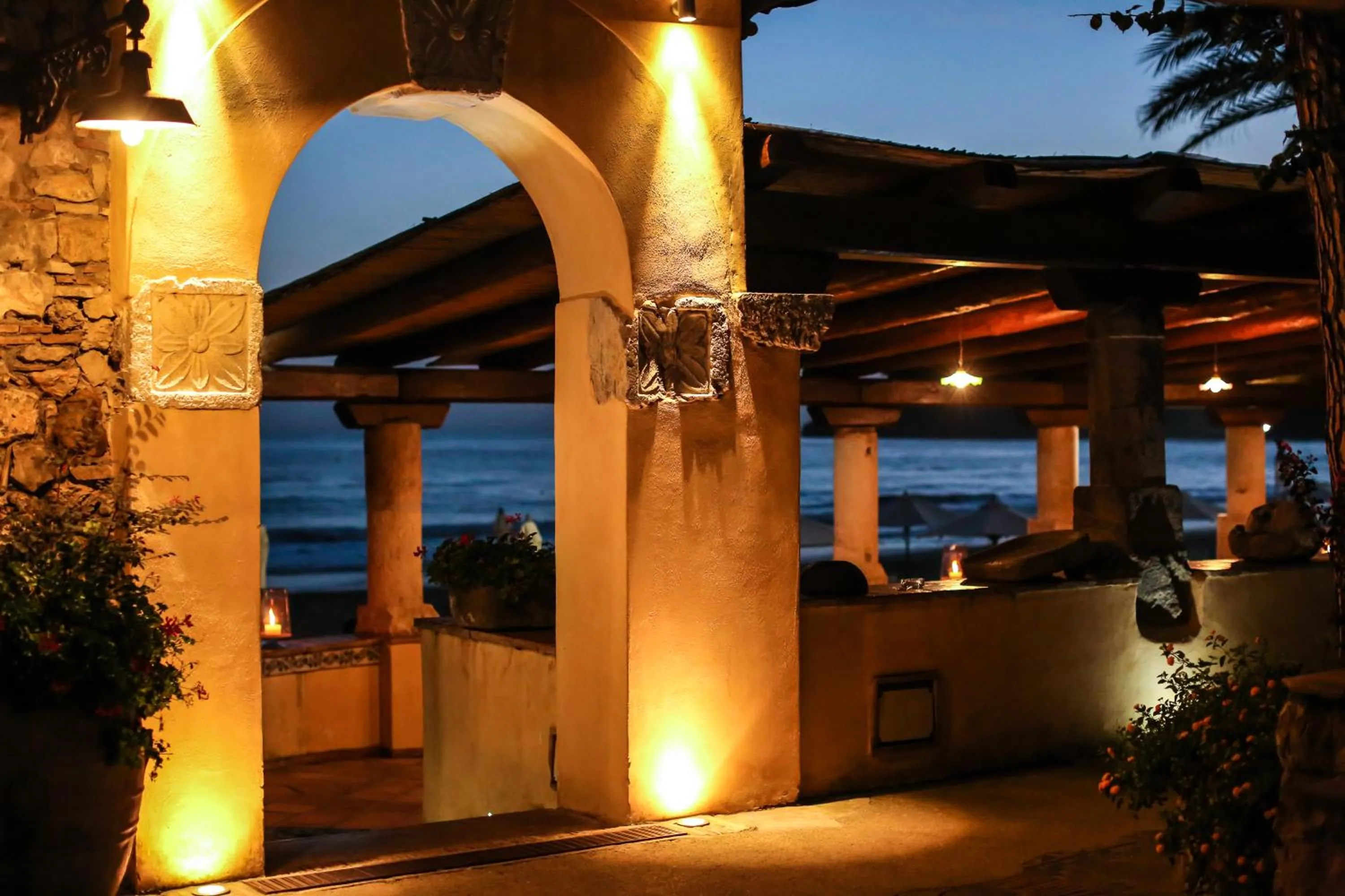 Restaurant/places to eat in Aeneas' Landing Resort