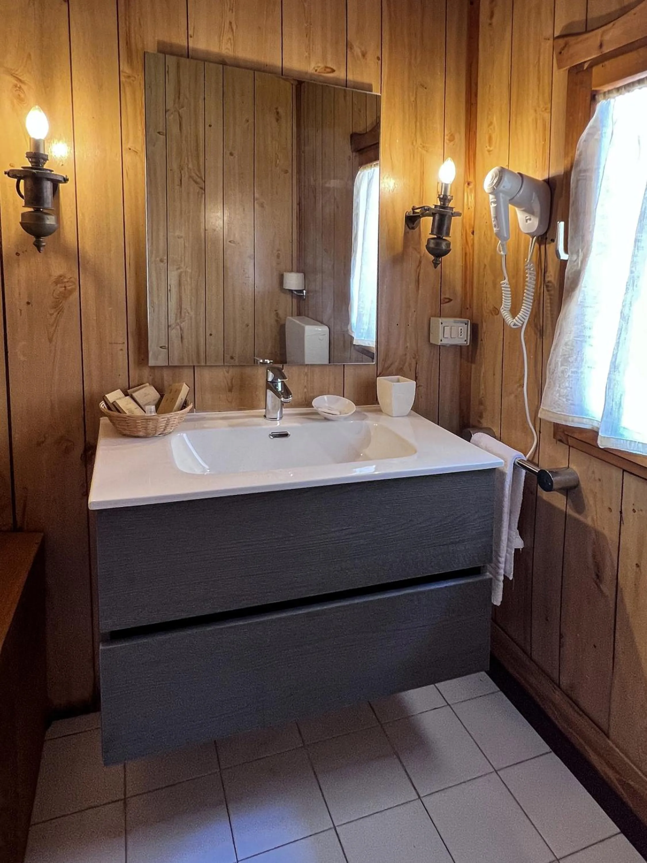 Bathroom in Aeneas' Landing Resort