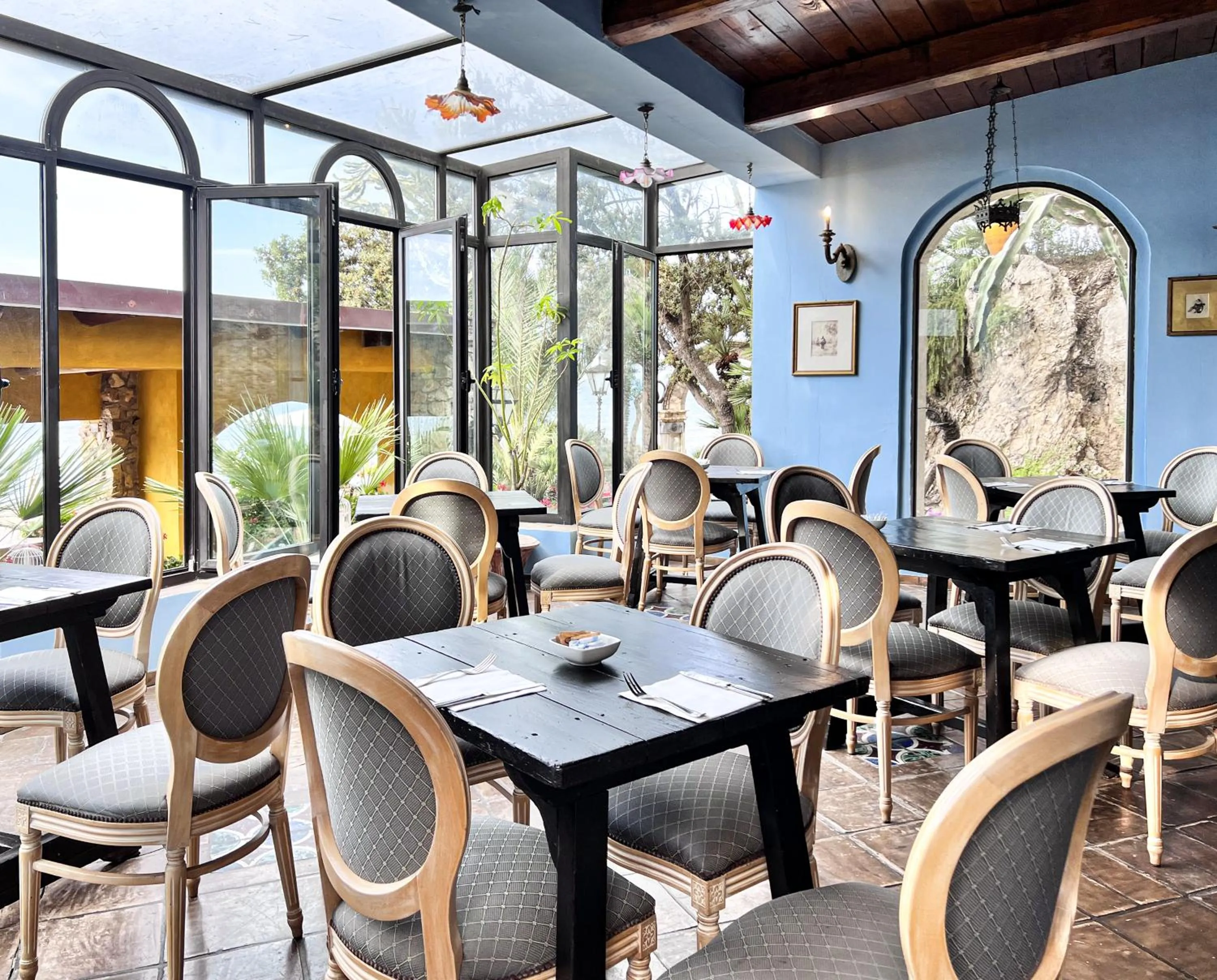 Restaurant/places to eat in Aeneas' Landing Resort