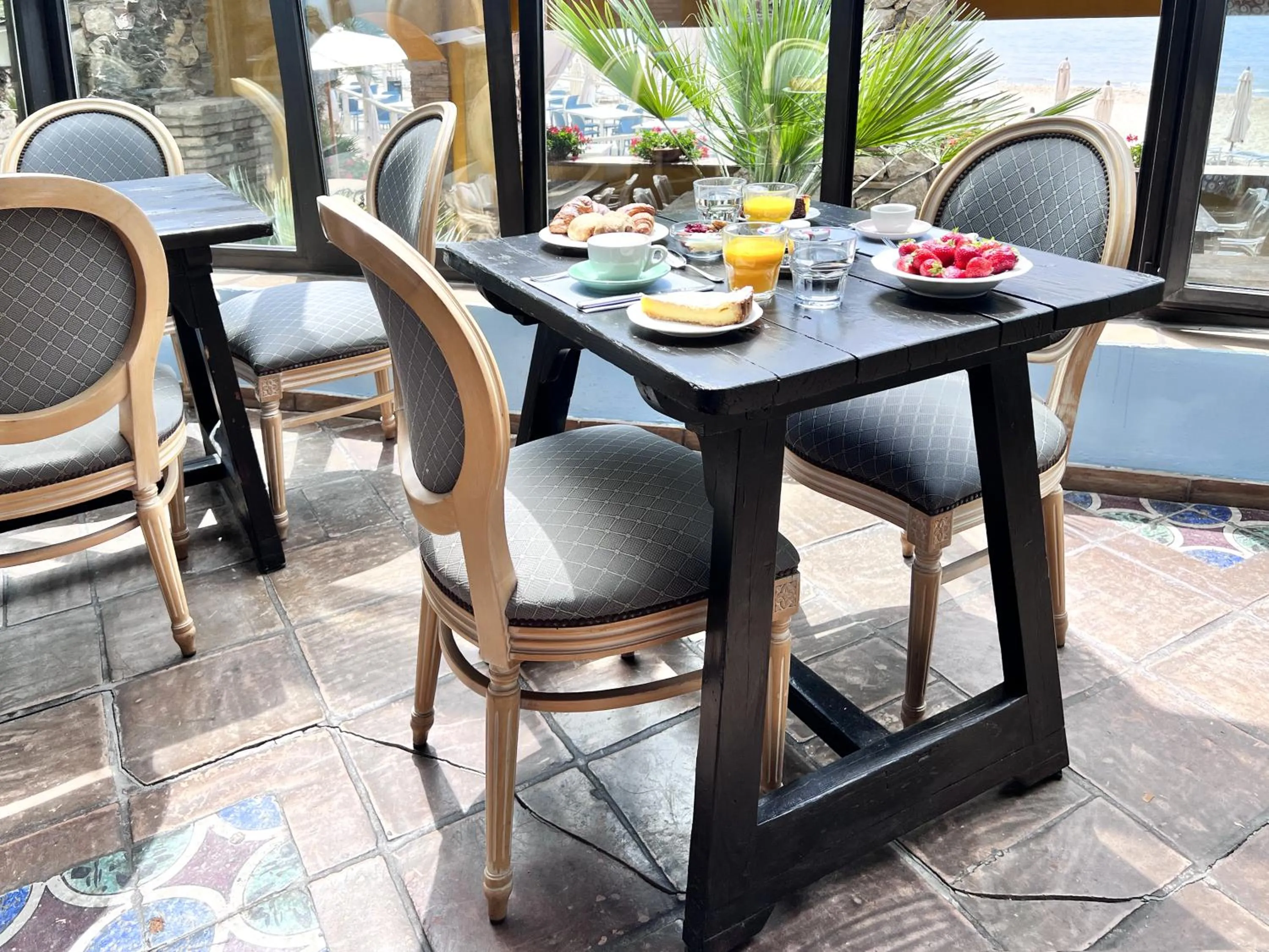 Restaurant/places to eat in Aeneas' Landing Resort