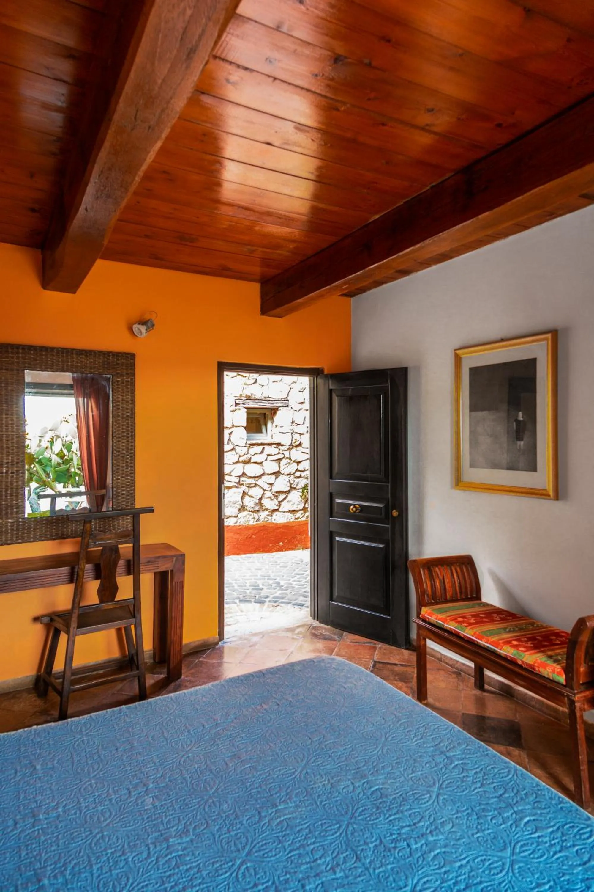 Photo of the whole room, Bed in Aeneas' Landing Resort