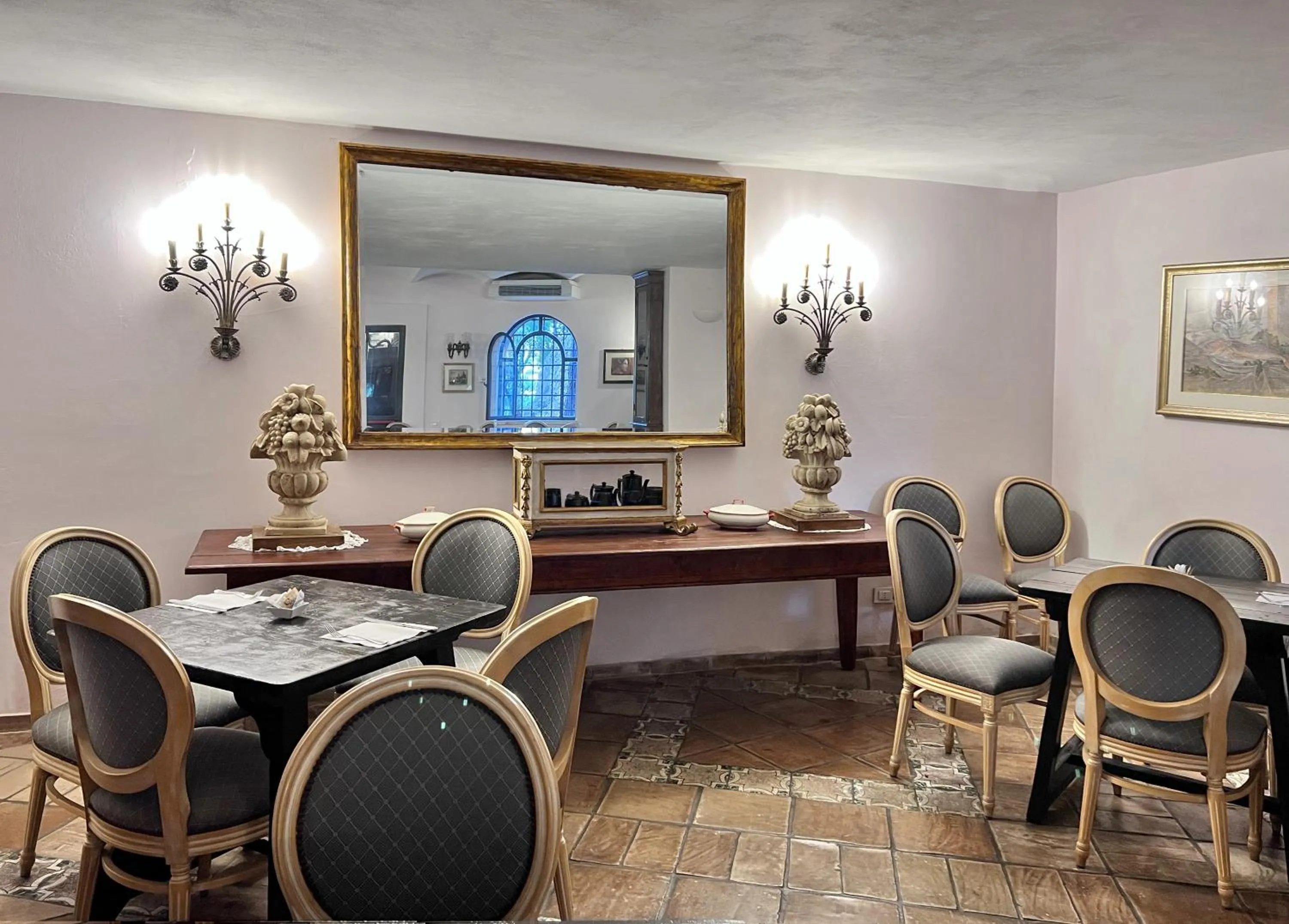 Restaurant/places to eat in Aeneas' Landing Resort