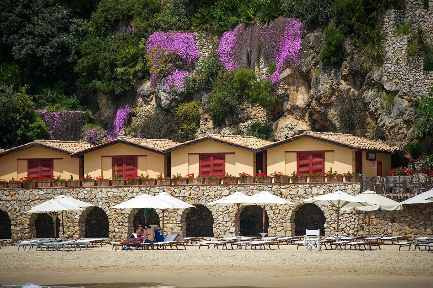 Property building in Aeneas' Landing Resort