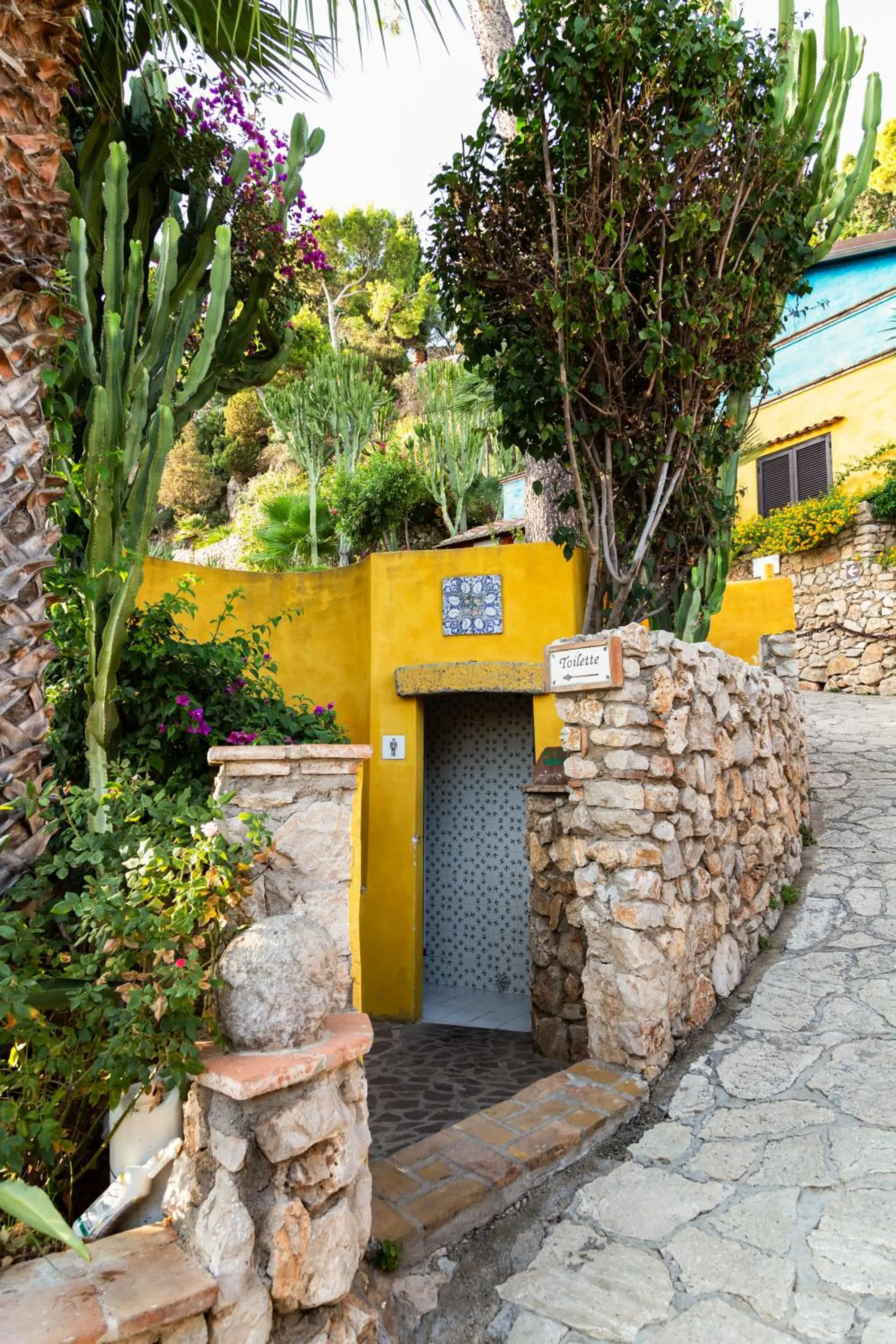 Property building in Aeneas' Landing Resort