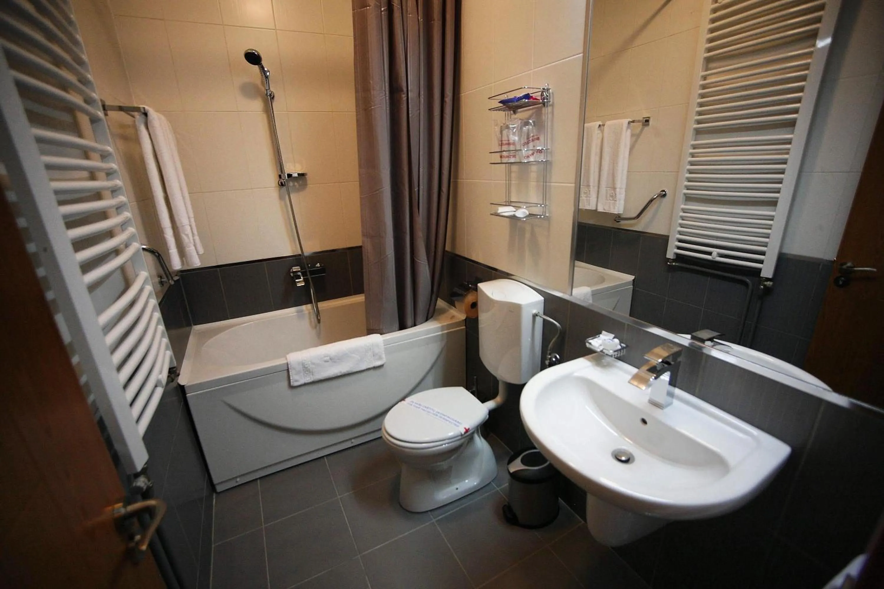 Bathroom in Golden Inn Hotel