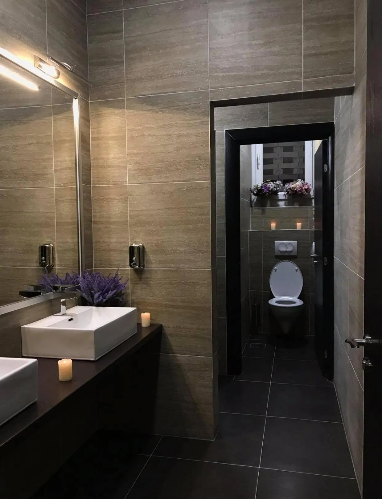 Bathroom in Golden Inn Hotel