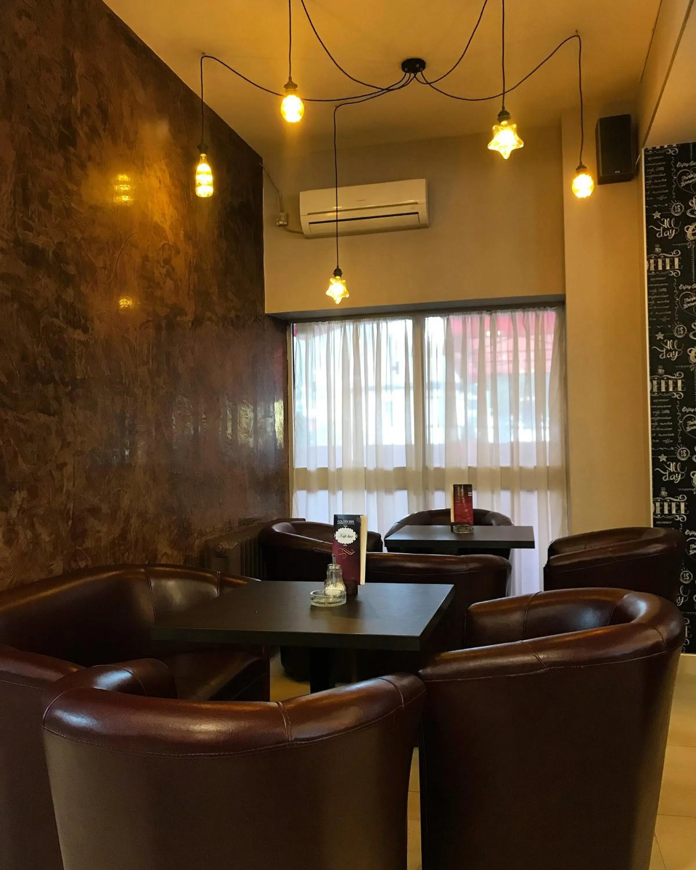 Lobby or reception in Golden Inn Hotel