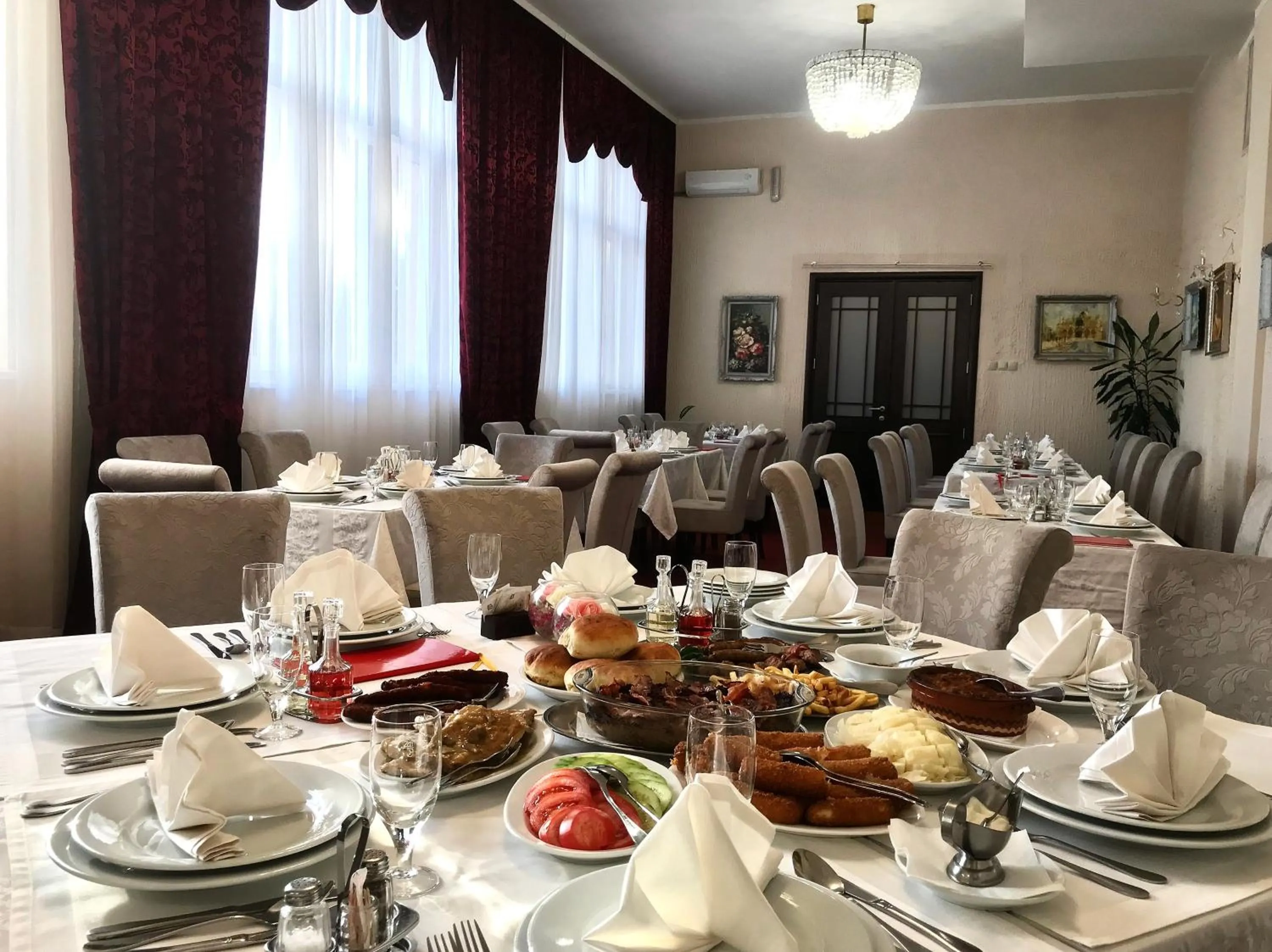 Banquet/Function facilities in Golden Inn Hotel