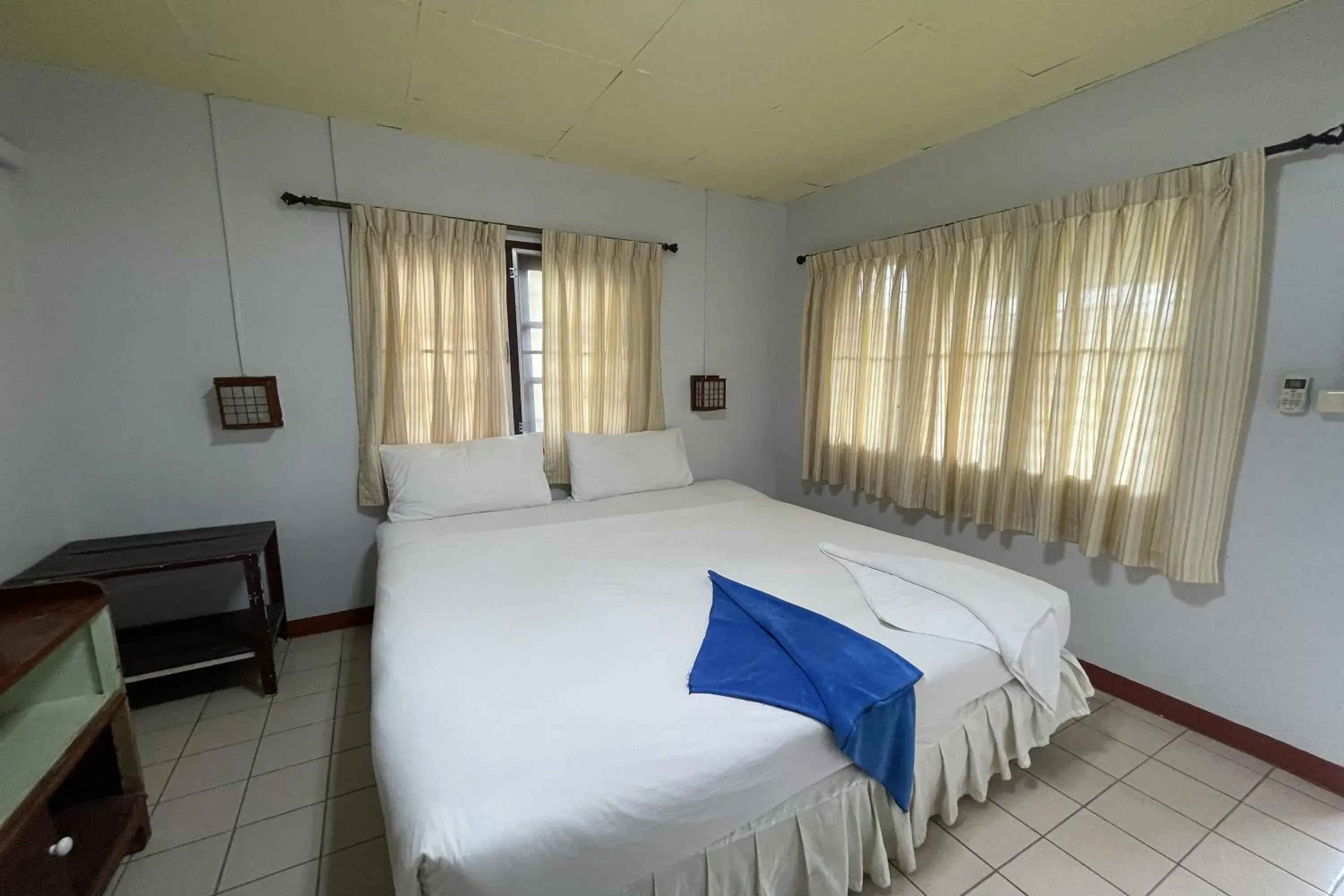 Bedroom, Bed in Sea Breeze Bungalow Bedroom, Bed in Sea Breeze Bungalow