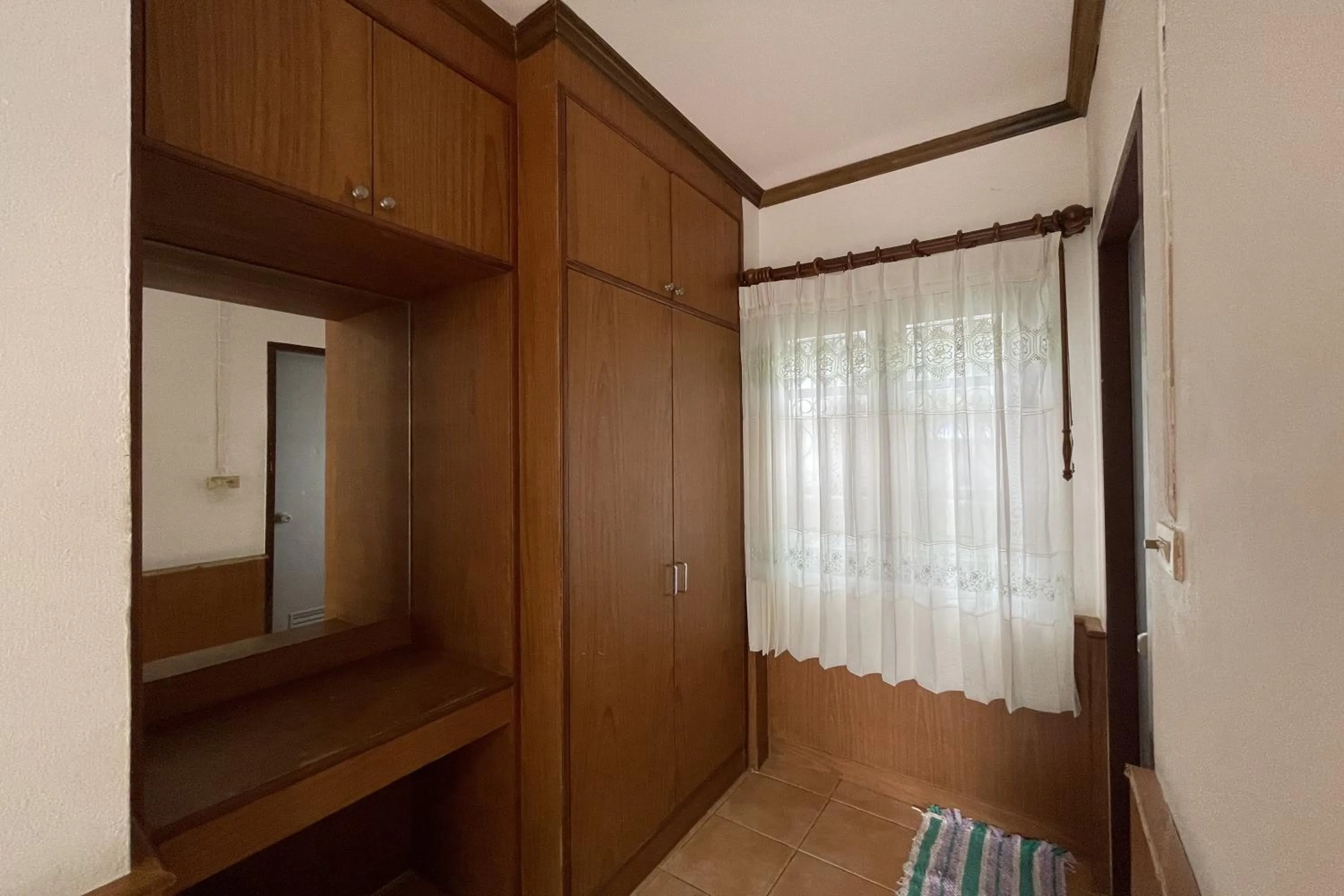 wardrobe in Sea Breeze Bungalow