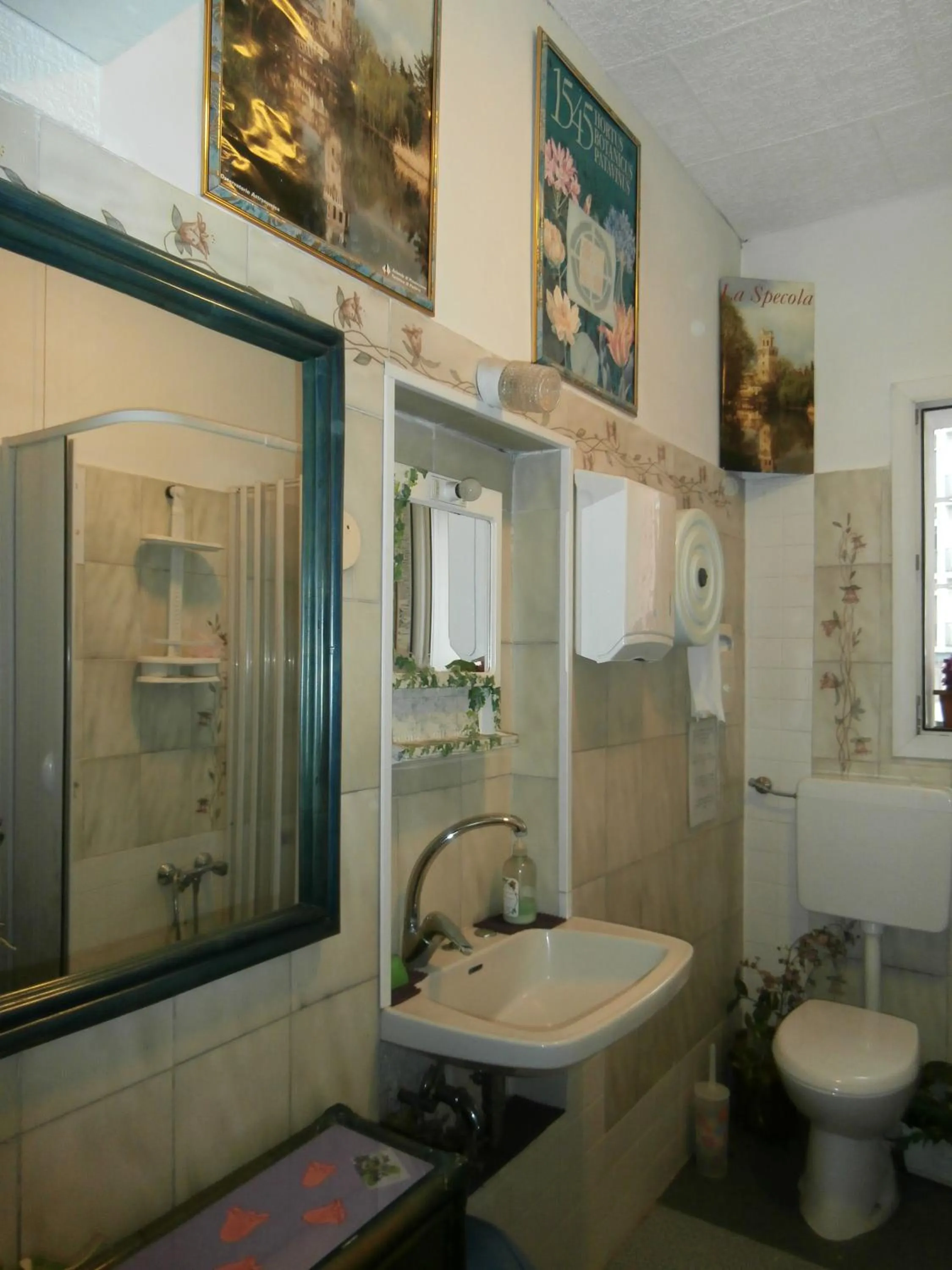 Bathroom in Albergo Junior