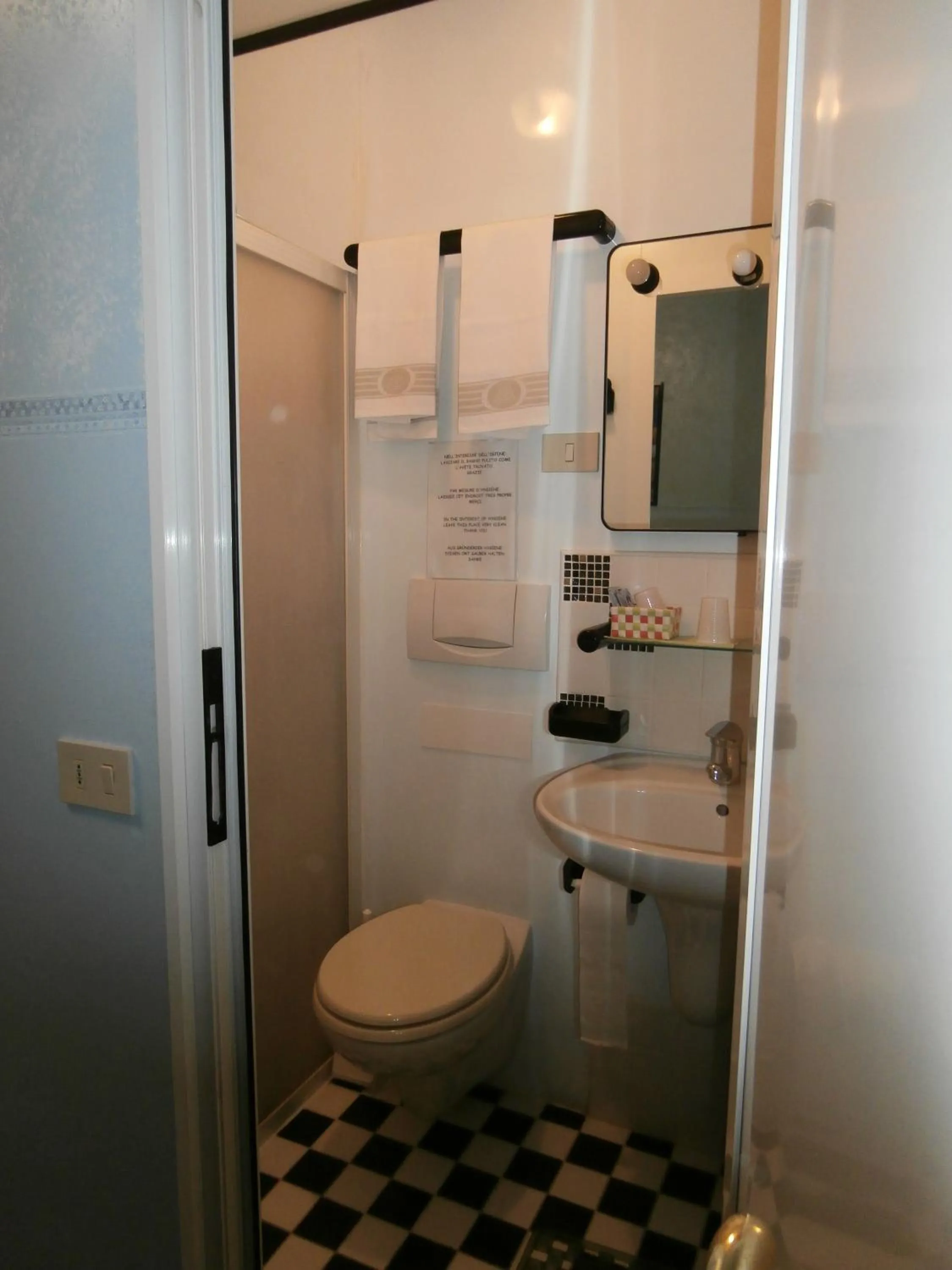Bathroom in Albergo Junior