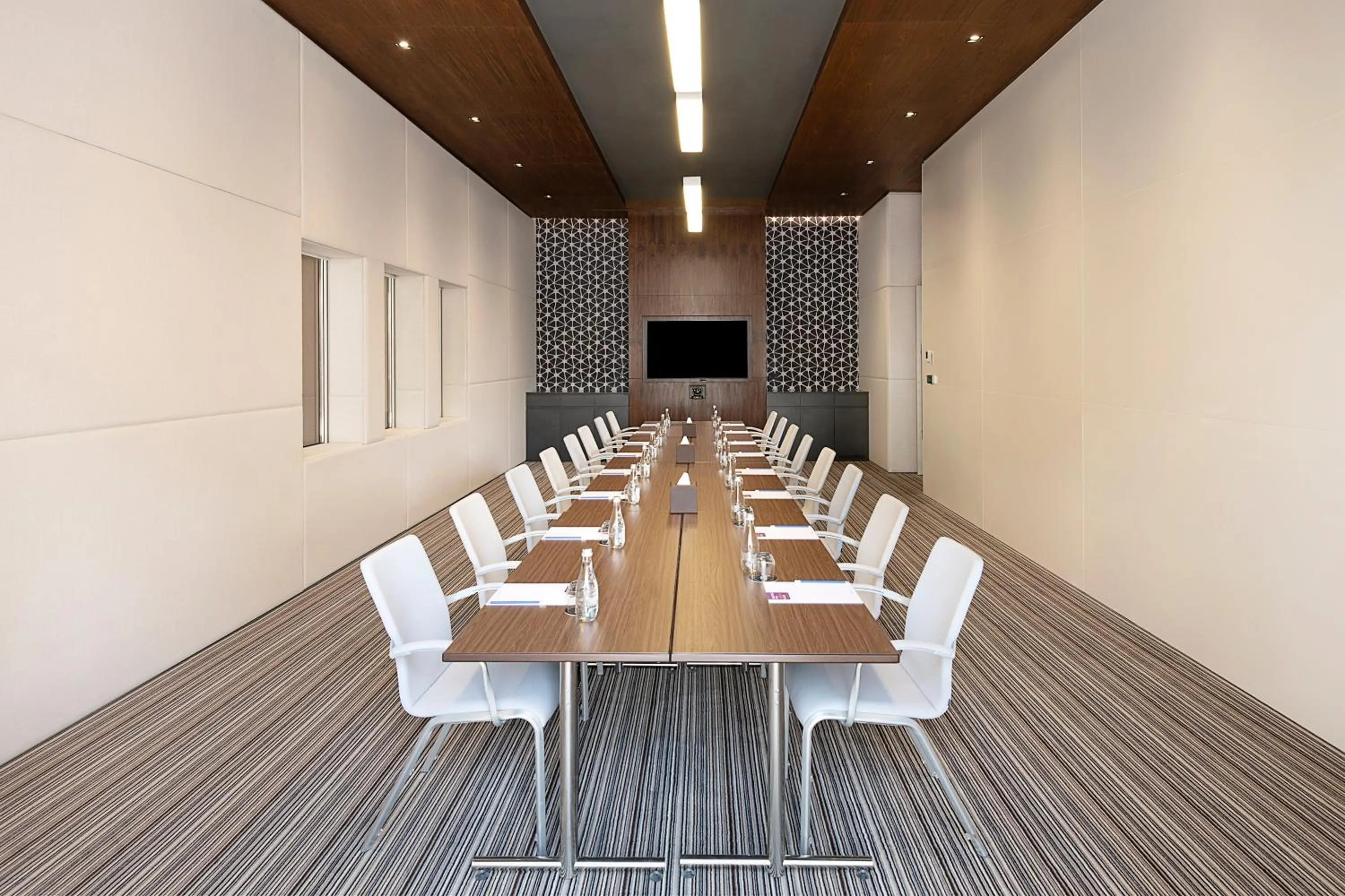 Business facilities in Hyatt Place Dubai Wasl District Residences