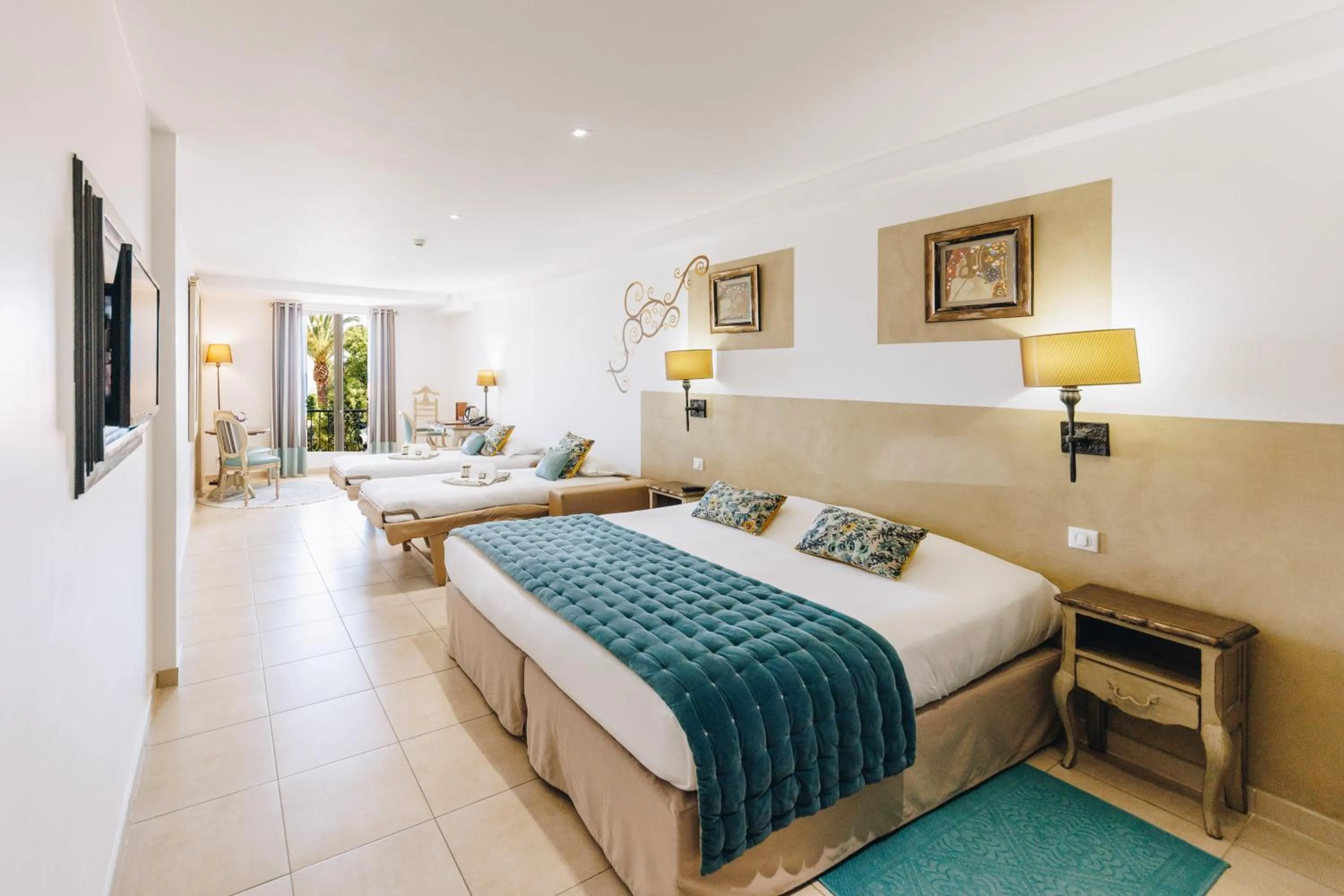 Bed in Hôtel Liberata & Spa