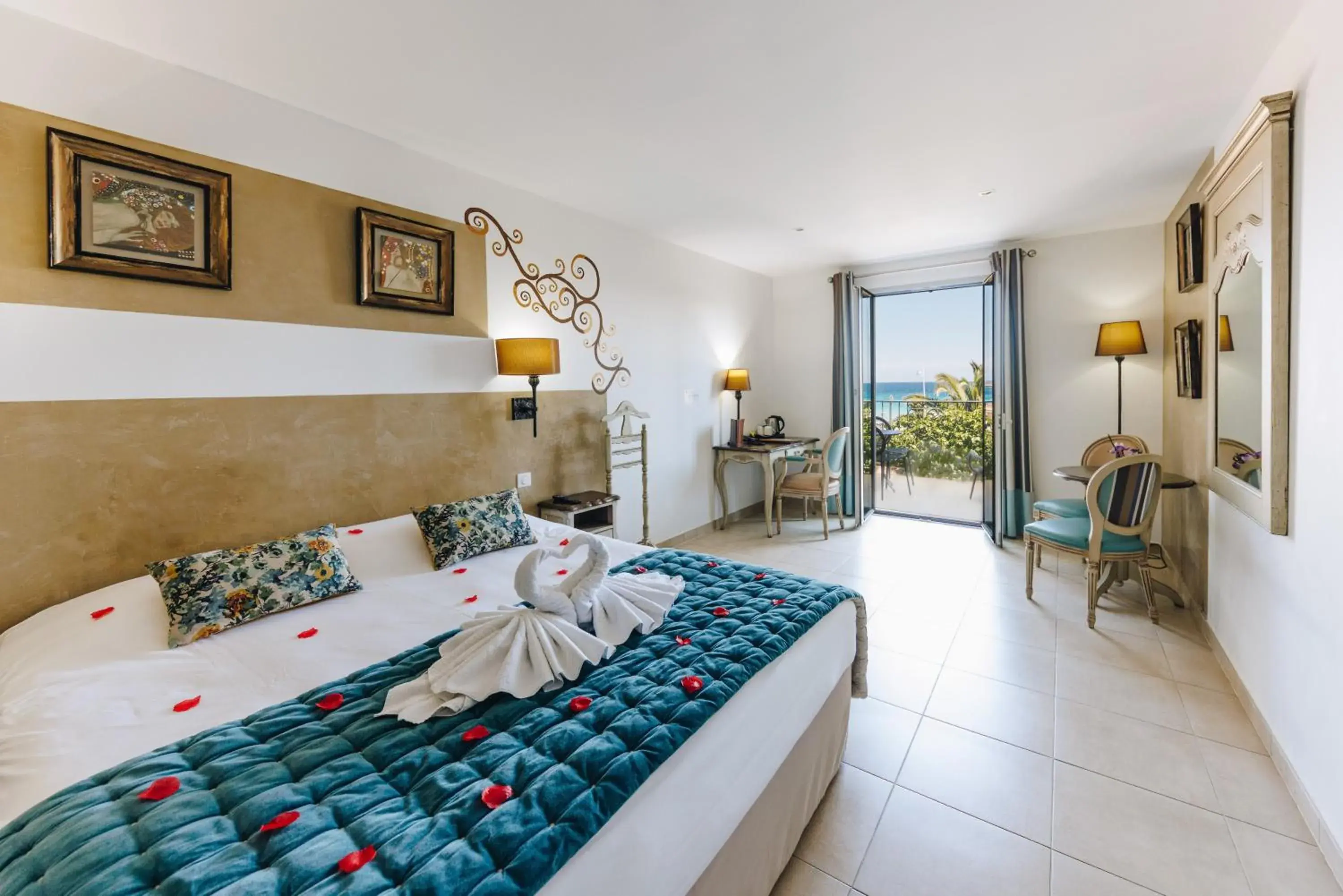 Superior Double Room with Sea View and Balcony in Hôtel Liberata & Spa Superior Double Room with Sea View and Balcony in Hôtel Liberata & Spa