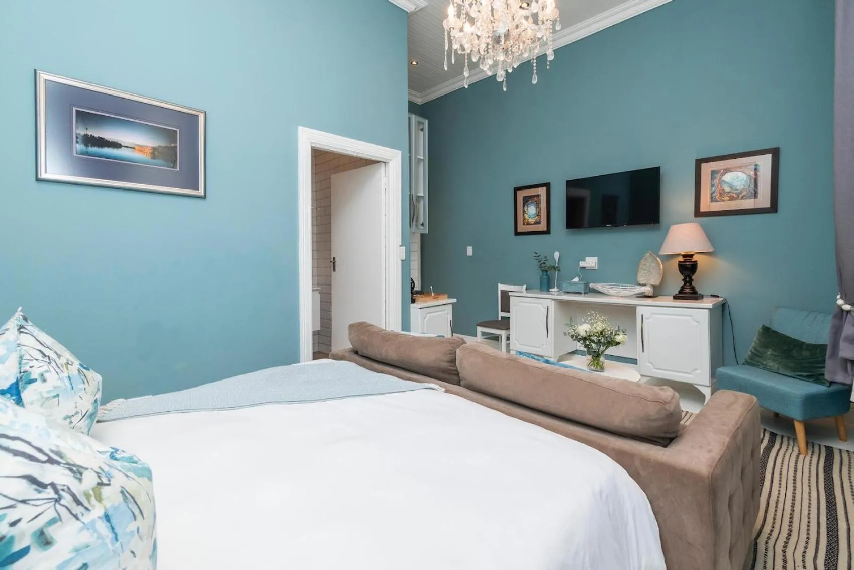 Bed in The Willets Boutique Hotel