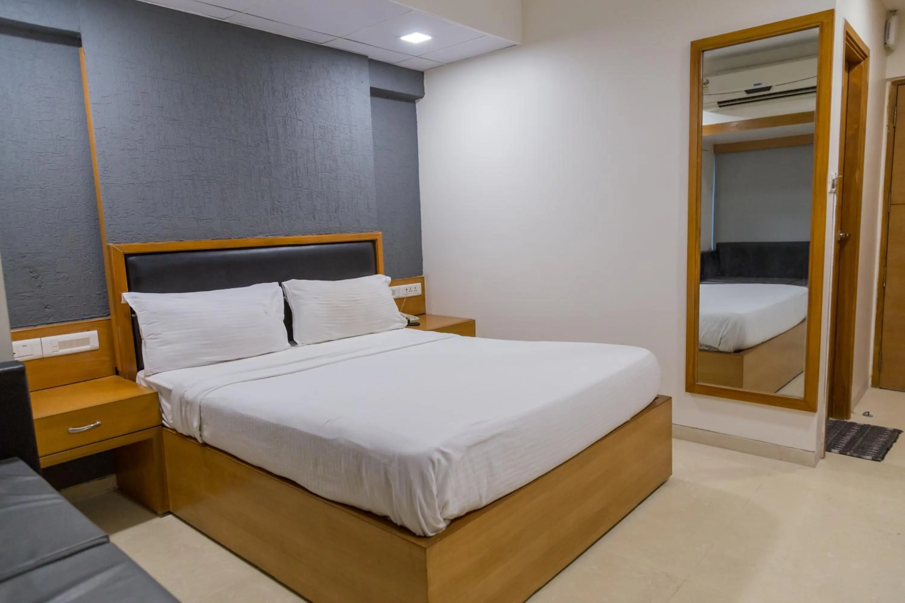 Bedroom, Bed in Ginger Ahmedabad, Satellite