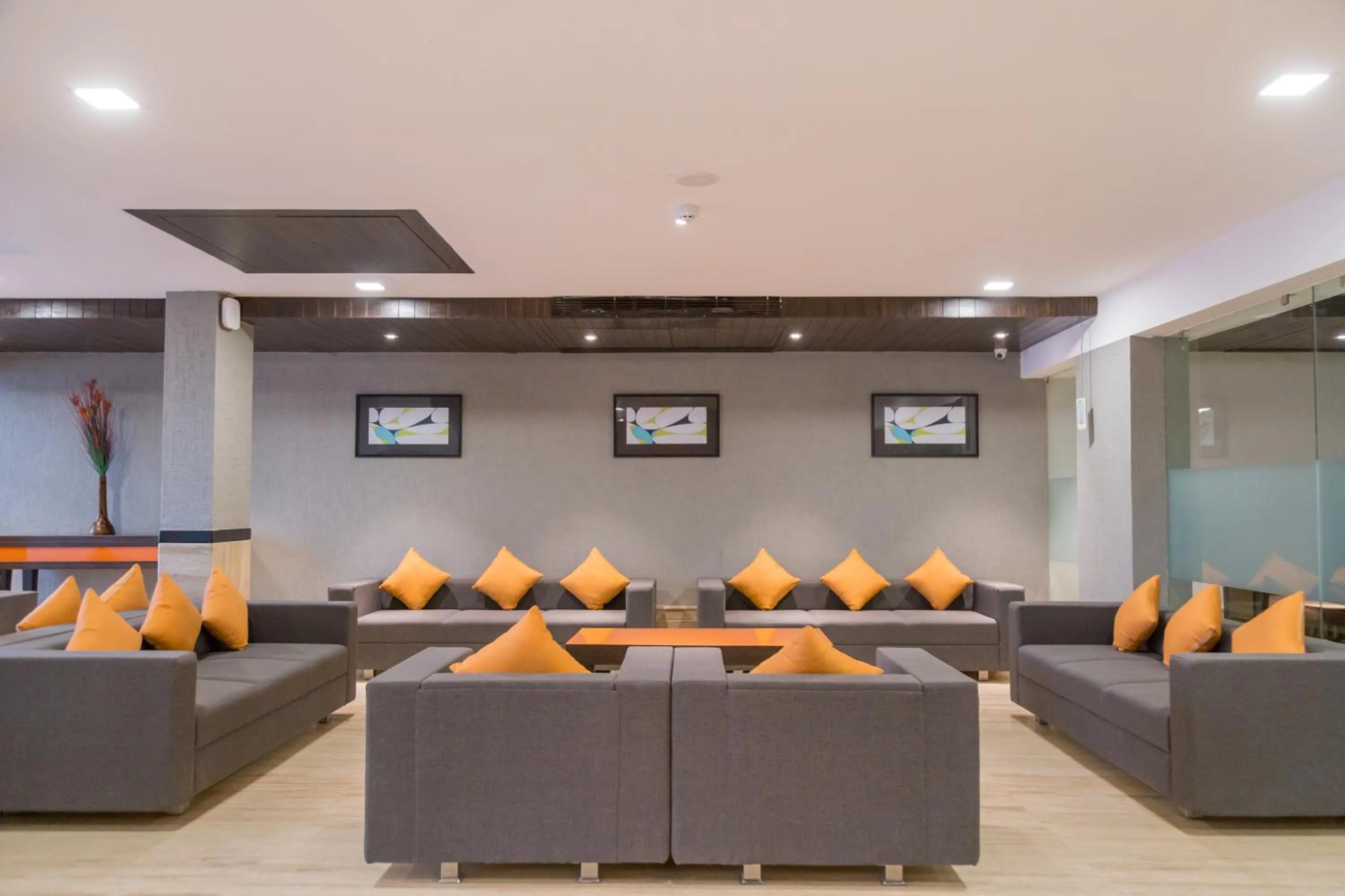 Seating area in Ginger Ahmedabad, Satellite