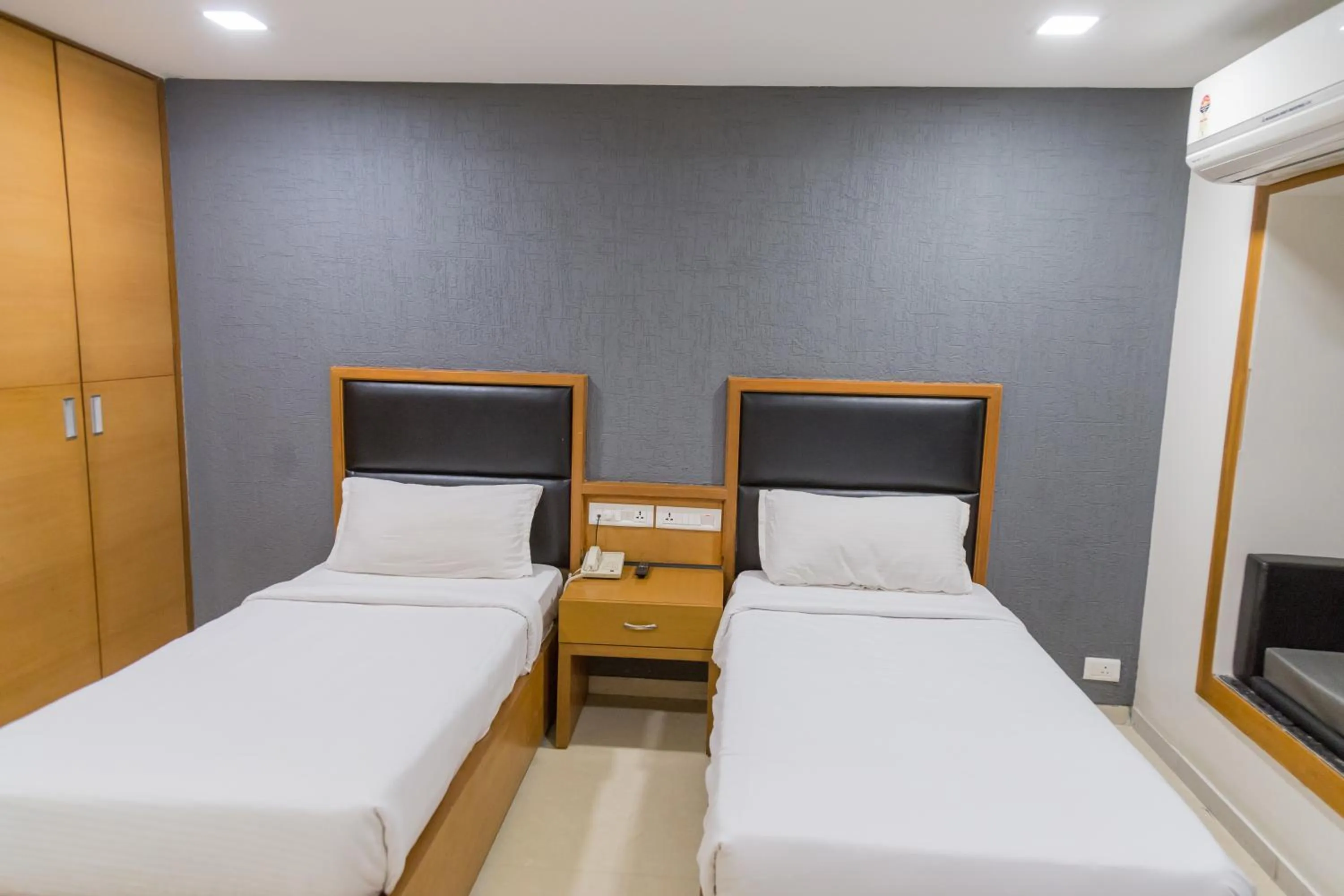 Photo of the whole room, Bed in Ginger Ahmedabad, Satellite