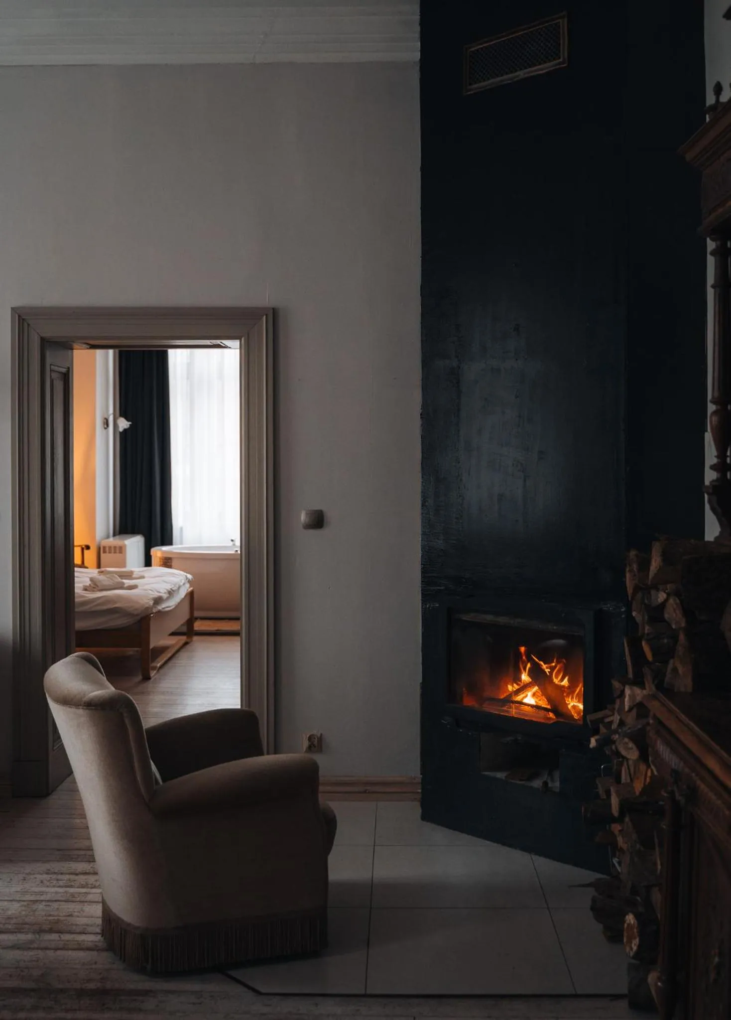 fireplace, Bed in Folwark Wielka Wieś - Pałac pod Dębem