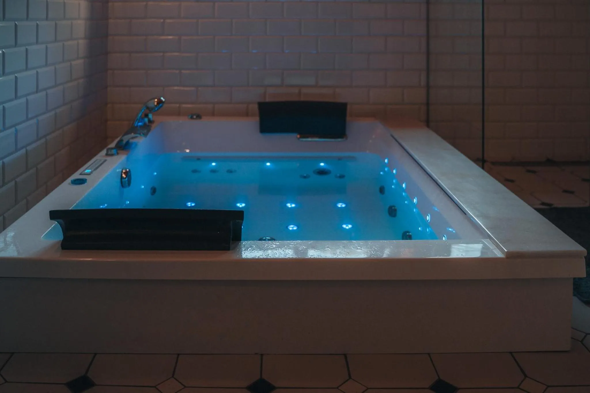 Hot Tub in Folwark Wielka Wieś - Pałac pod Dębem