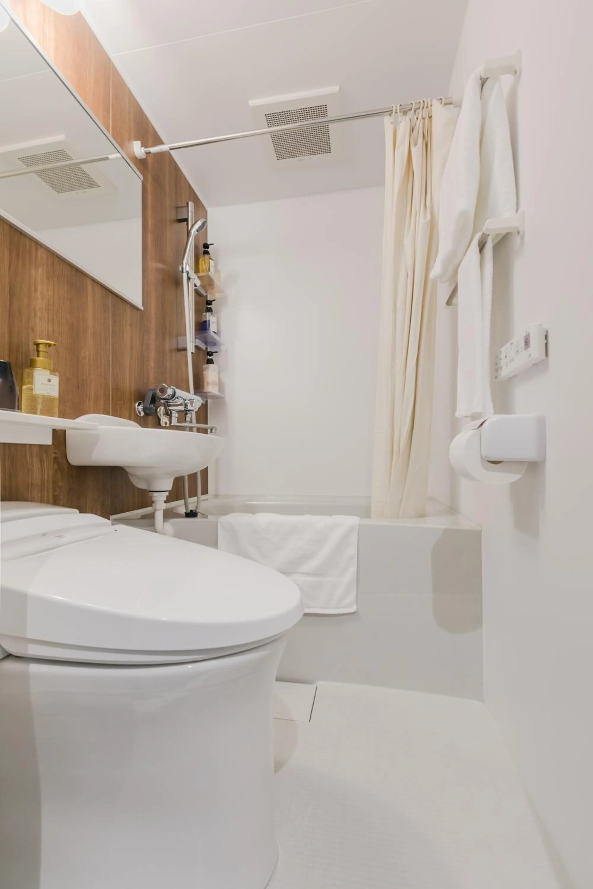 Shower in Henn na Hotel Kyoto Hachijoguchi