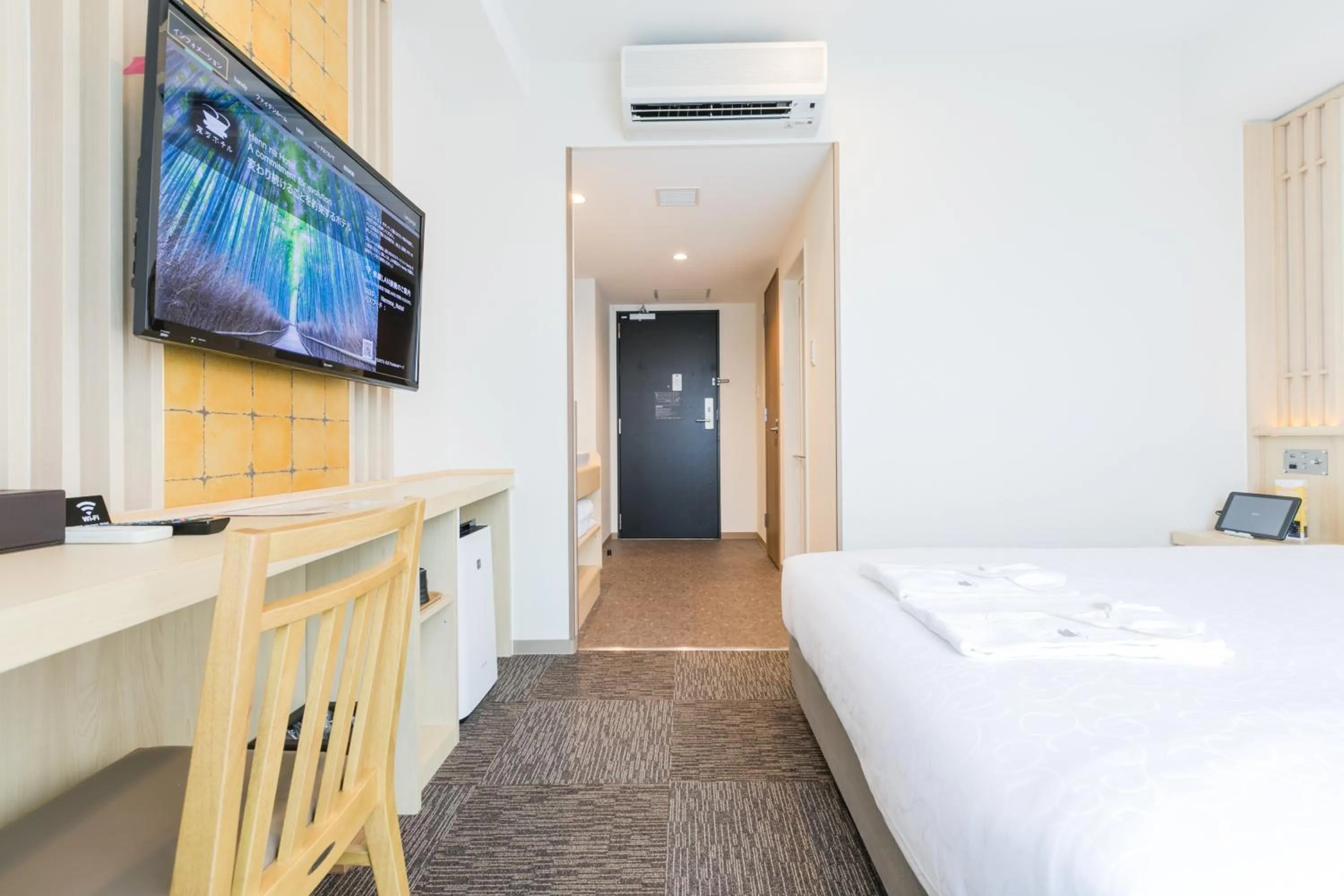 TV and multimedia, Bed in Henn na Hotel Kyoto Hachijoguchi