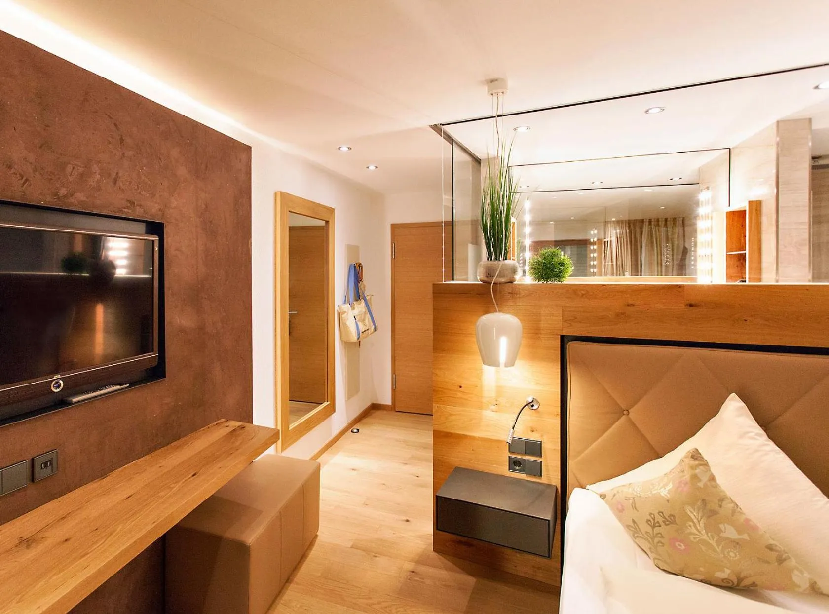 Photo of the whole room, Bed in Hotel Heinzler am See