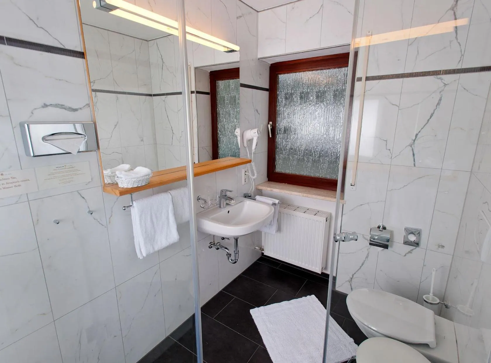 Bathroom in Hotel Heinzler am See