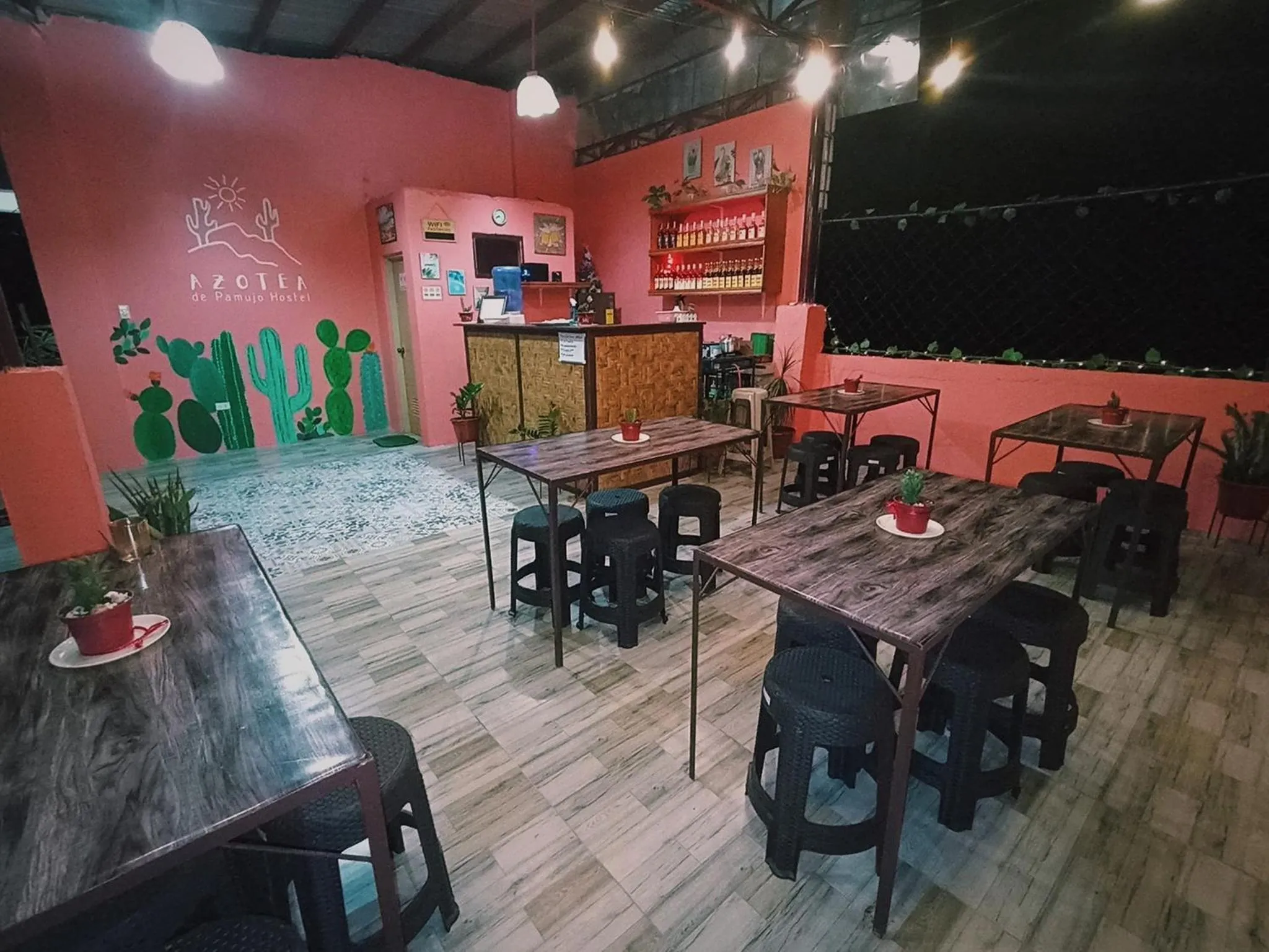Restaurant/places to eat in Pamujo Hostel