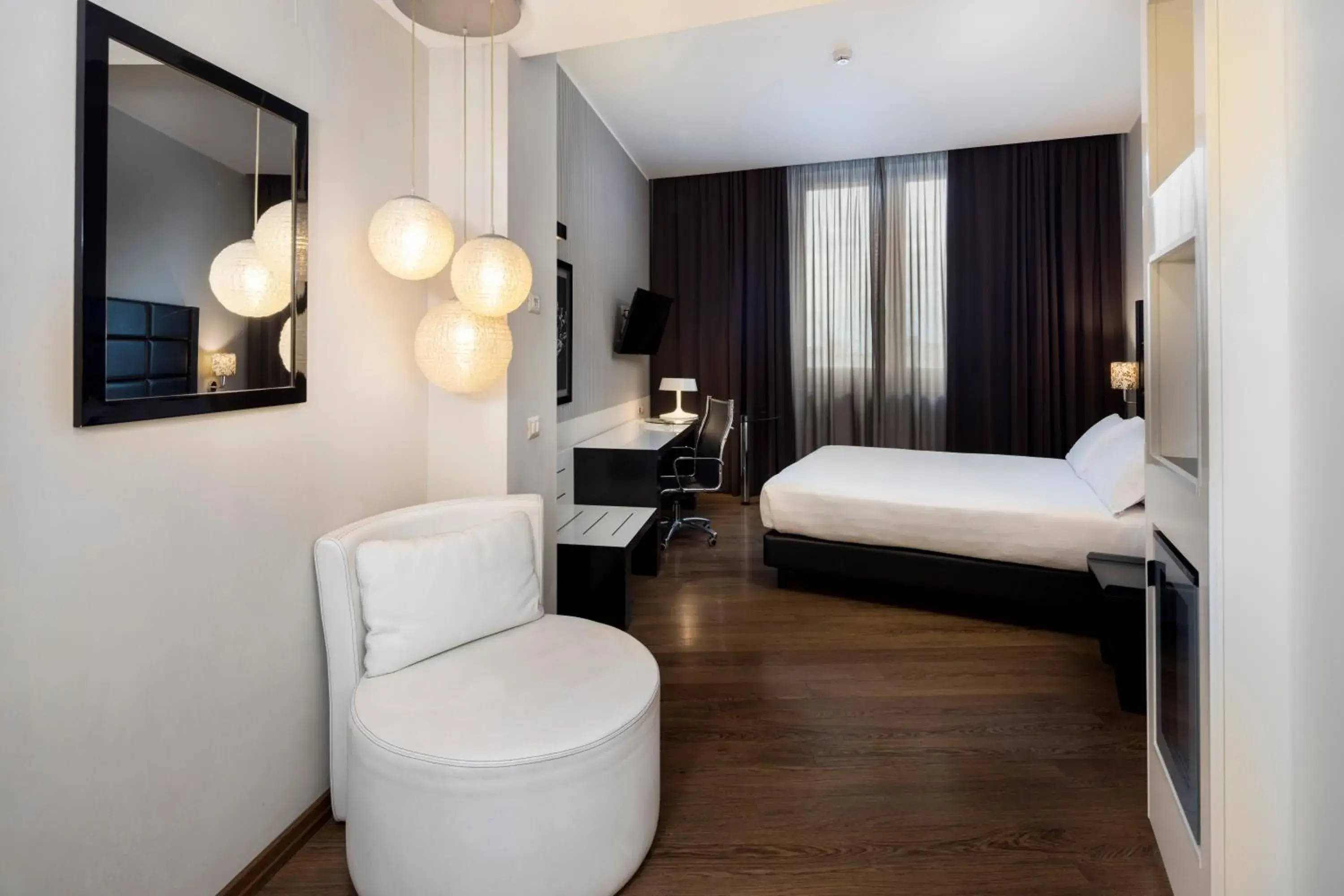 Bedroom, Bed in Holiday Inn Genoa City by IHG Bedroom, Bed in Holiday Inn Genoa City by IHG