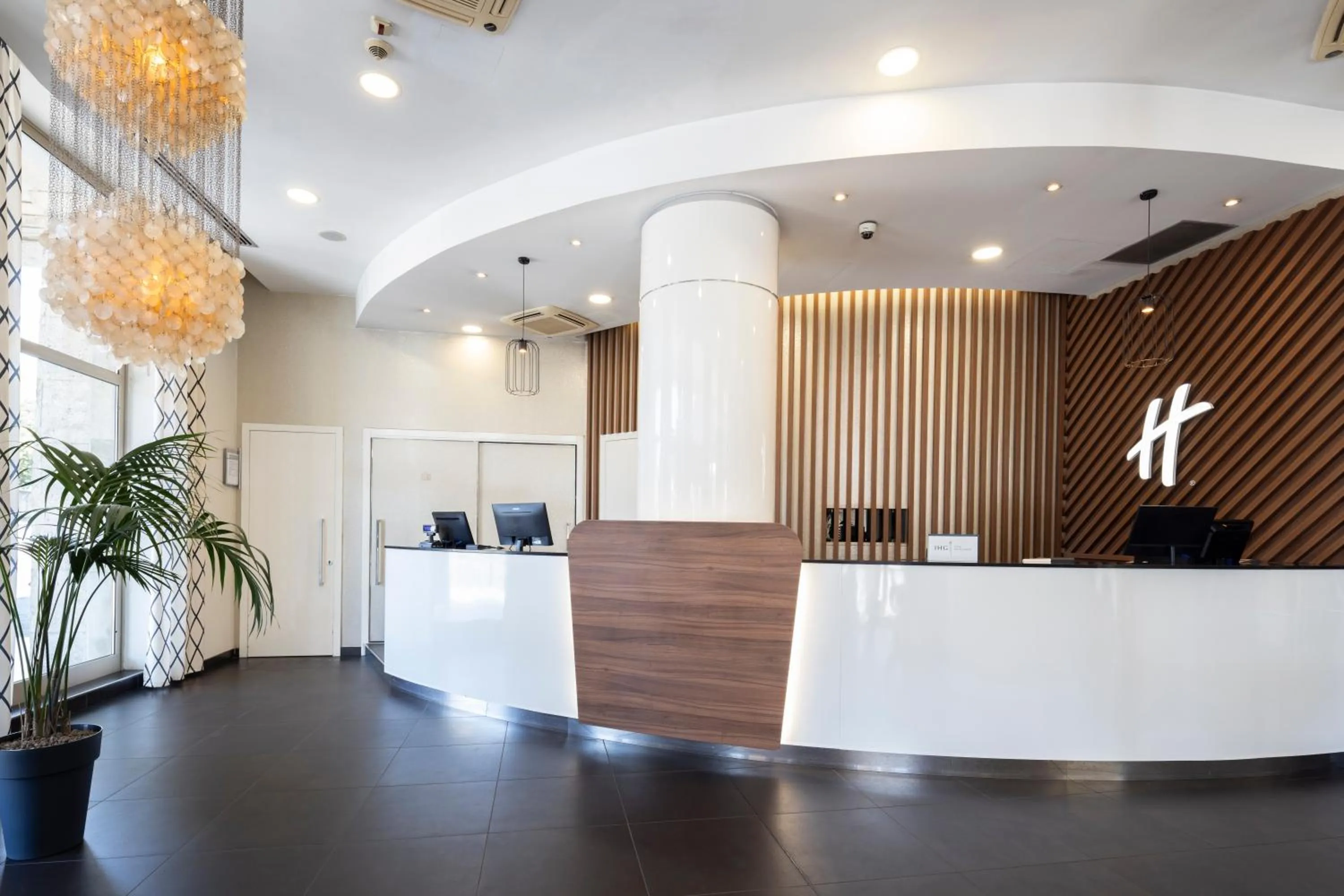 Lobby or reception in Holiday Inn Genoa City by IHG