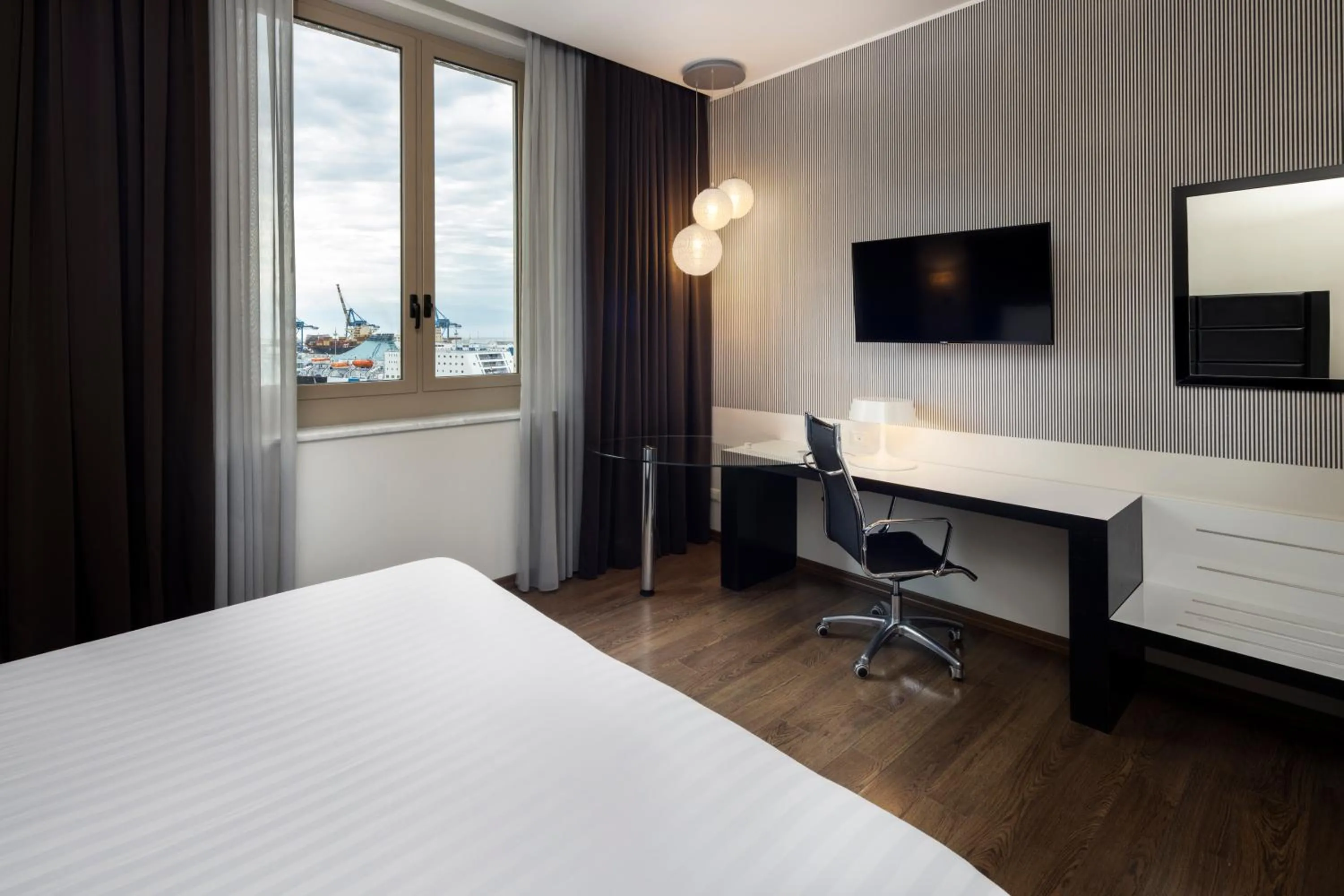 Photo of the whole room, Bed in Holiday Inn Genoa City by IHG