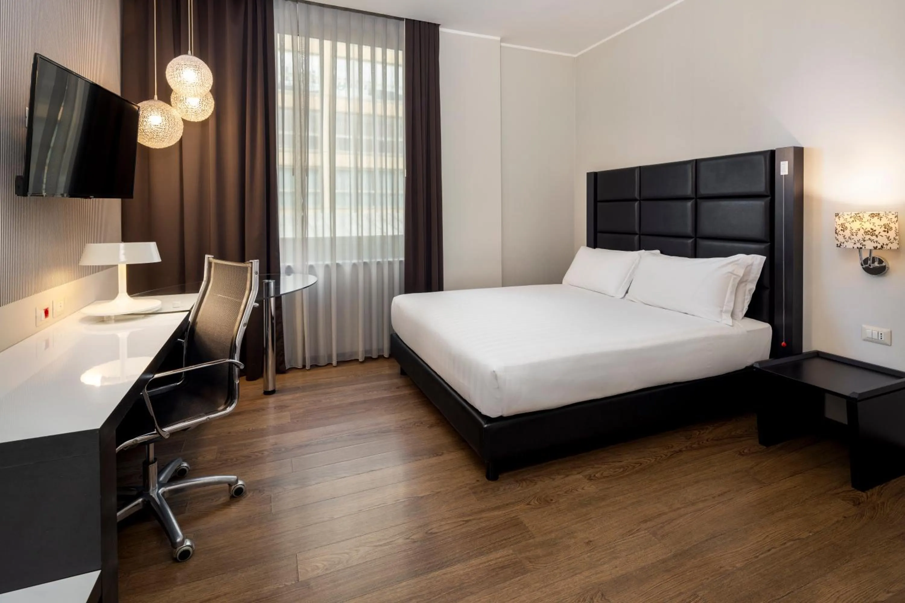 Photo of the whole room, Bed in Holiday Inn Genoa City by IHG