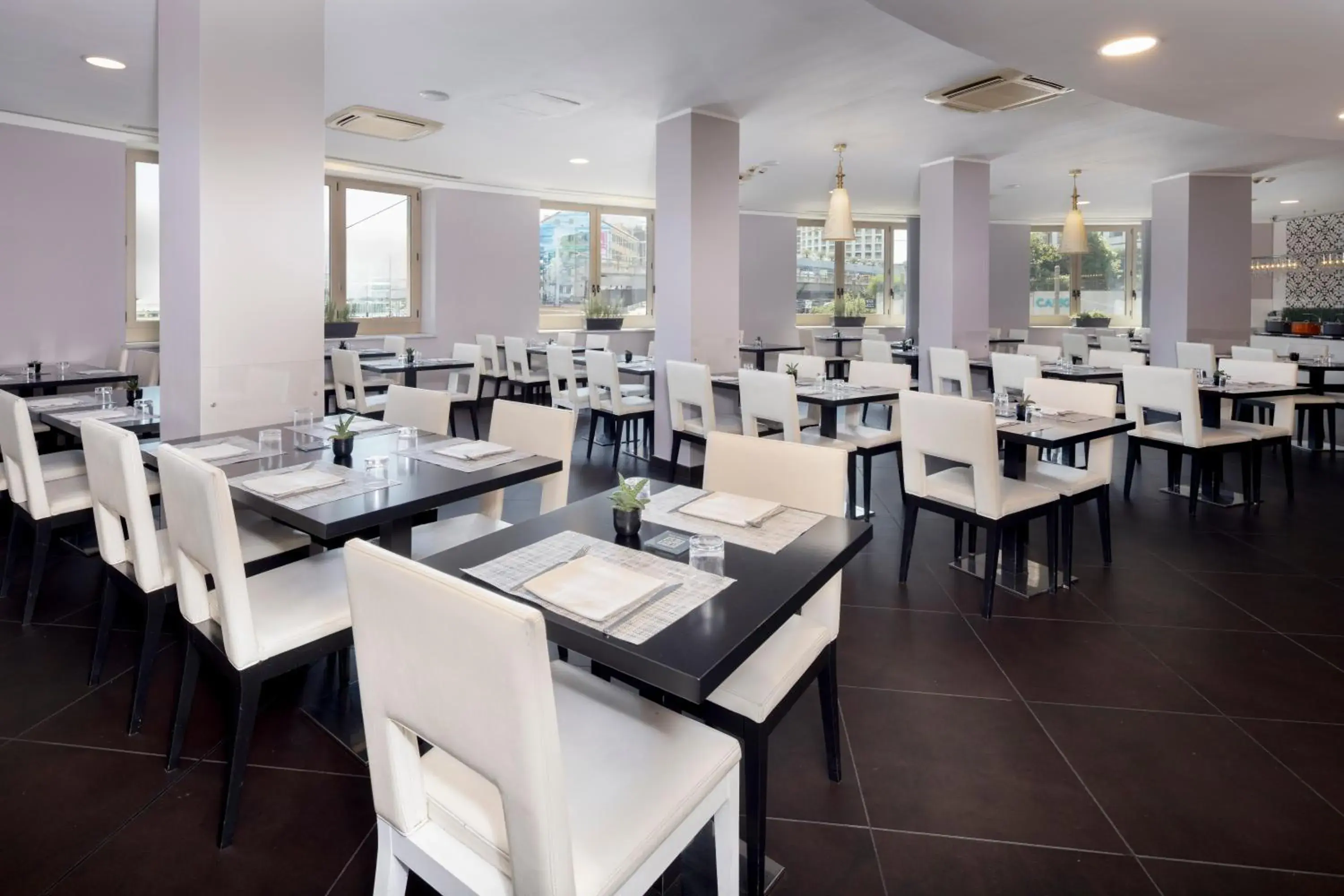 Restaurant/places to eat in Holiday Inn Genoa City by IHG Restaurant/places to eat in Holiday Inn Genoa City by IHG
