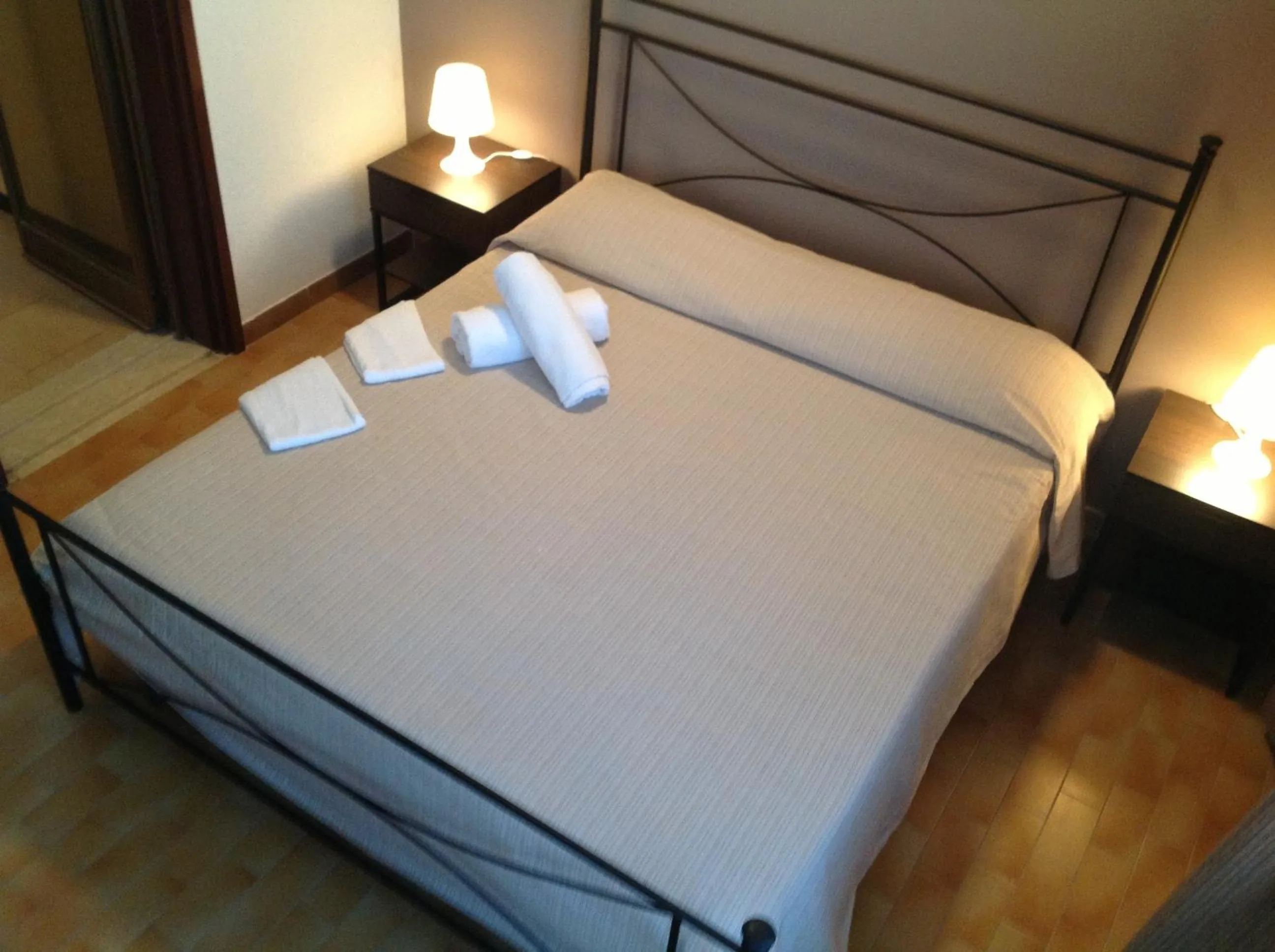 Decorative detail, Bed in Il Cavaliere