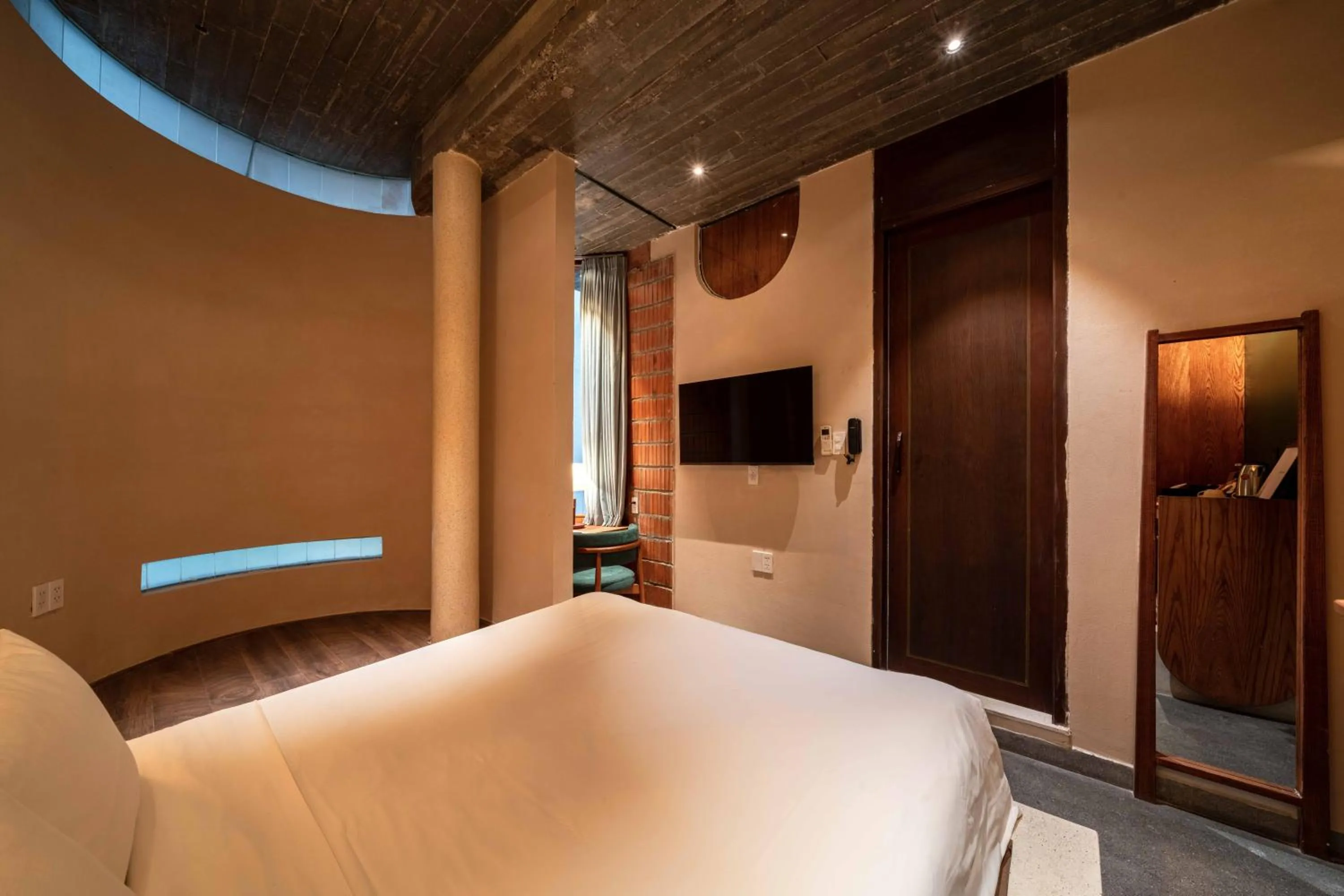 Photo of the whole room, Bed in The Memory Danang Boutique