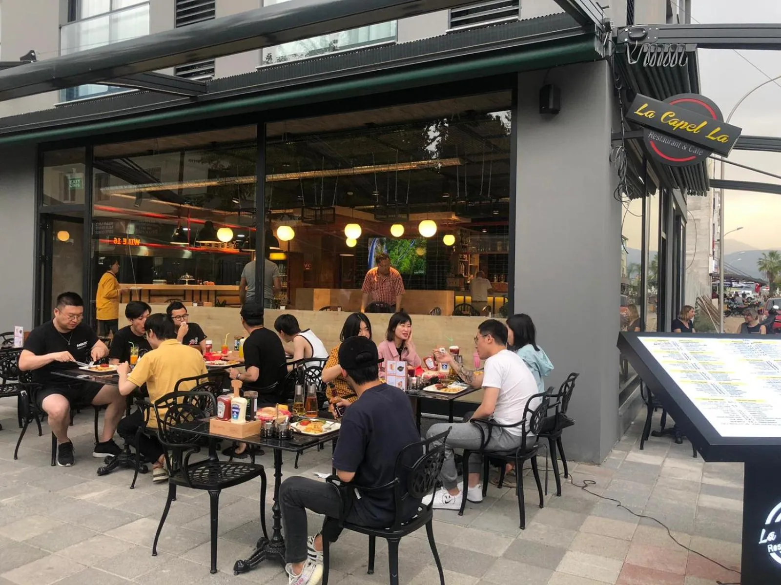 Restaurant/places to eat in City Life Demir Hotel