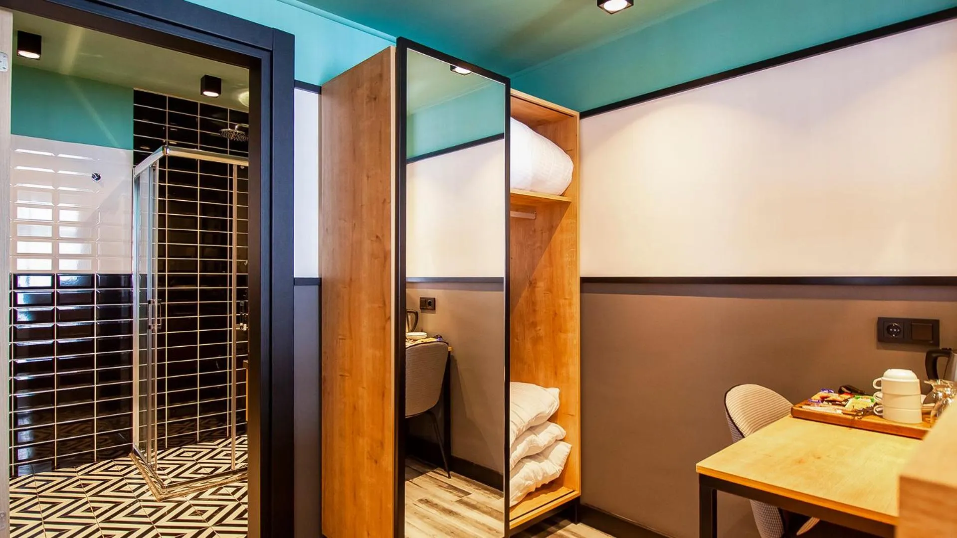 Shower in City Life Demir Hotel