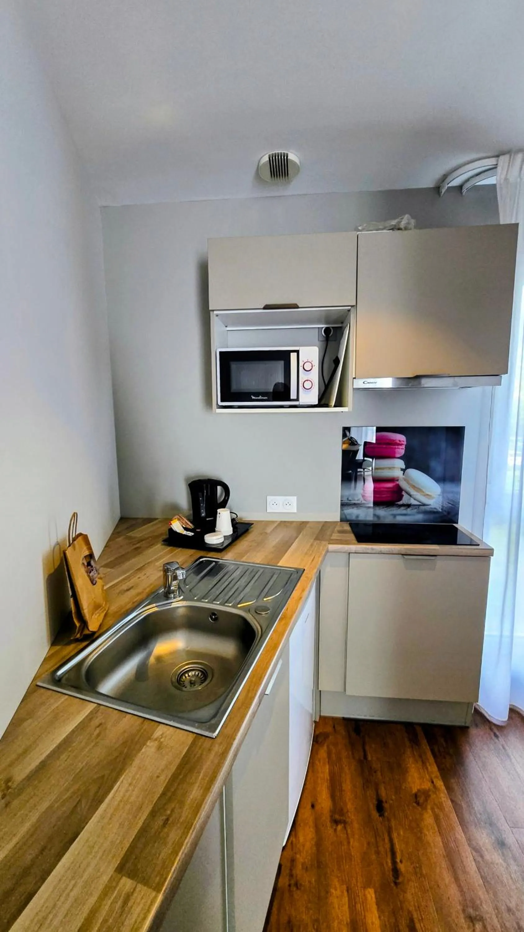 Kitchen or kitchenette in The Originals City, Hôtel Acadine, Pont-Audemer