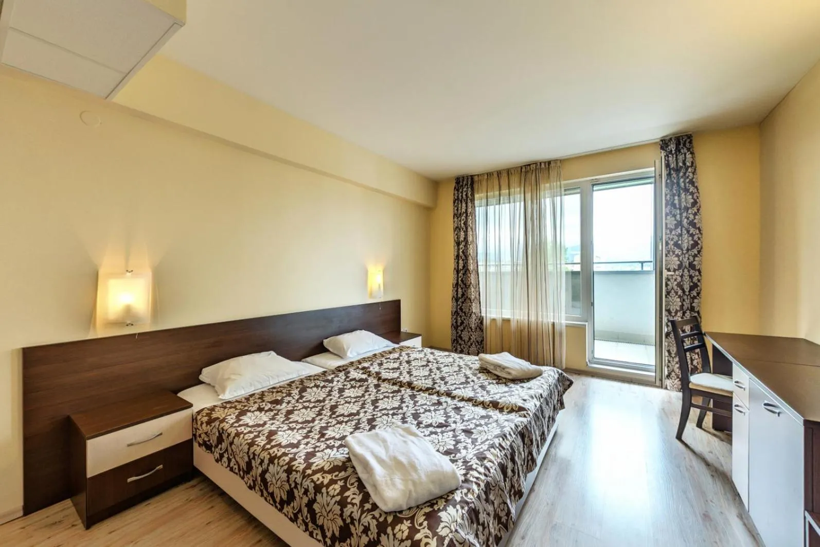 Twin Room with Balcony in Hotel Arena