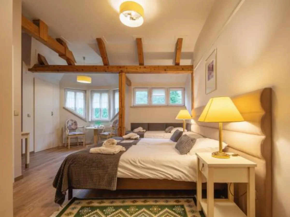 Staff, Bed in Villa Lessing