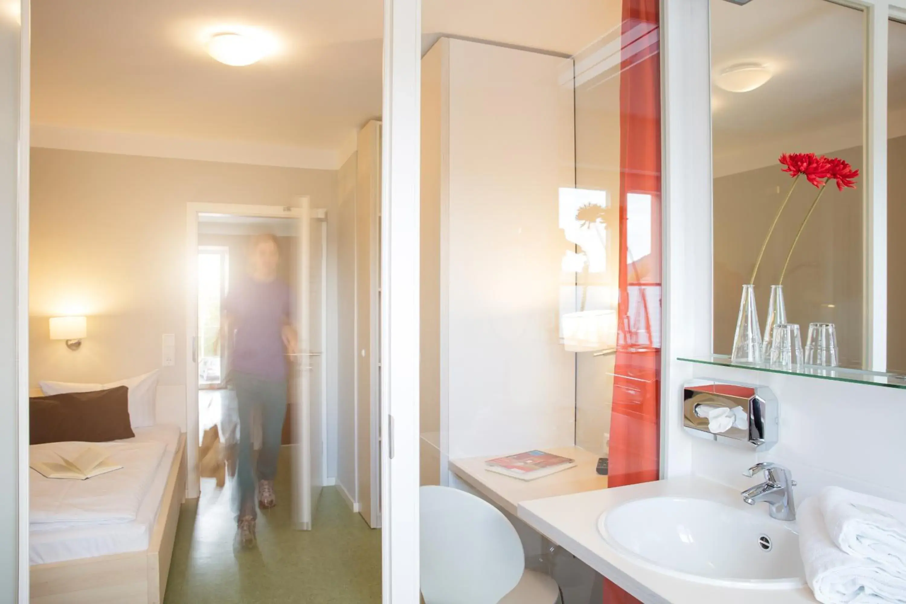 Classic Single Room with Shower - single occupancy in veloInn Hotel Bad Berka im Weimarer Land Classic Single Room with Shower - single occupancy in veloInn Hotel Bad Berka im Weimarer Land