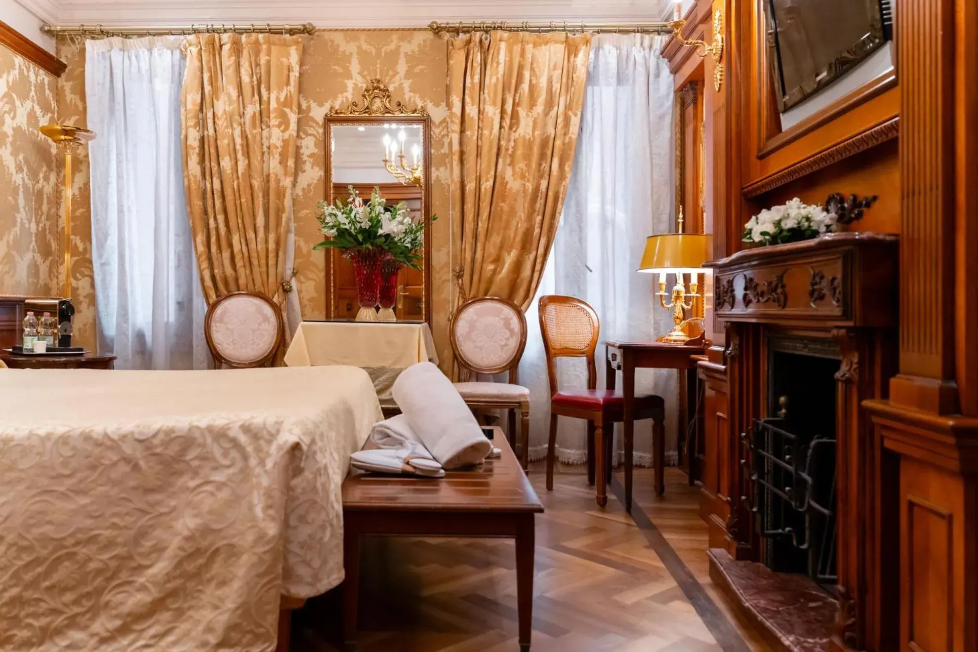 Bedroom, Bed in Bellevue Luxury Rooms - San Marco Luxury Bedroom, Bed in Bellevue Luxury Rooms - San Marco Luxury