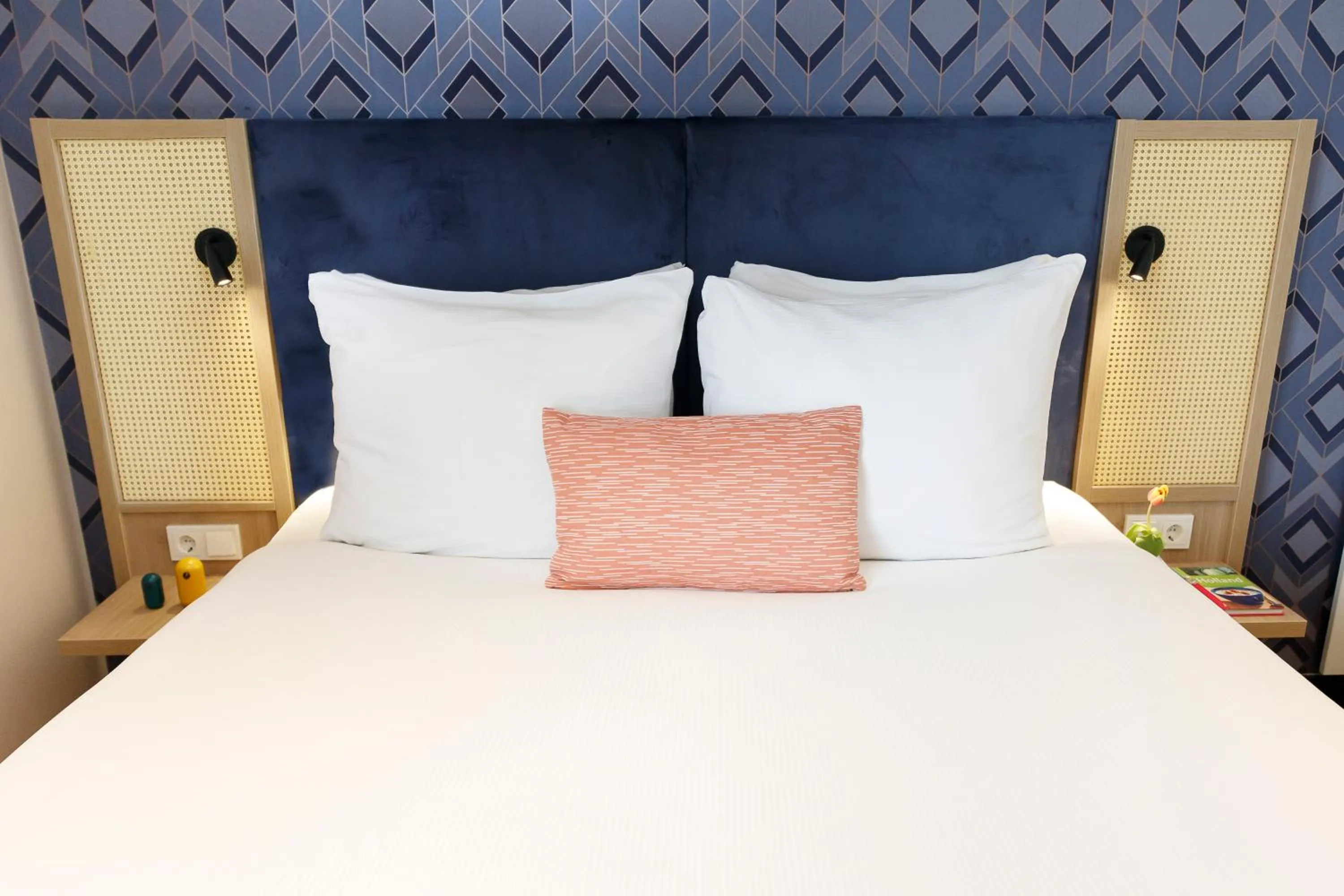 Bed in Citadines Sloterdijk Station Amsterdam