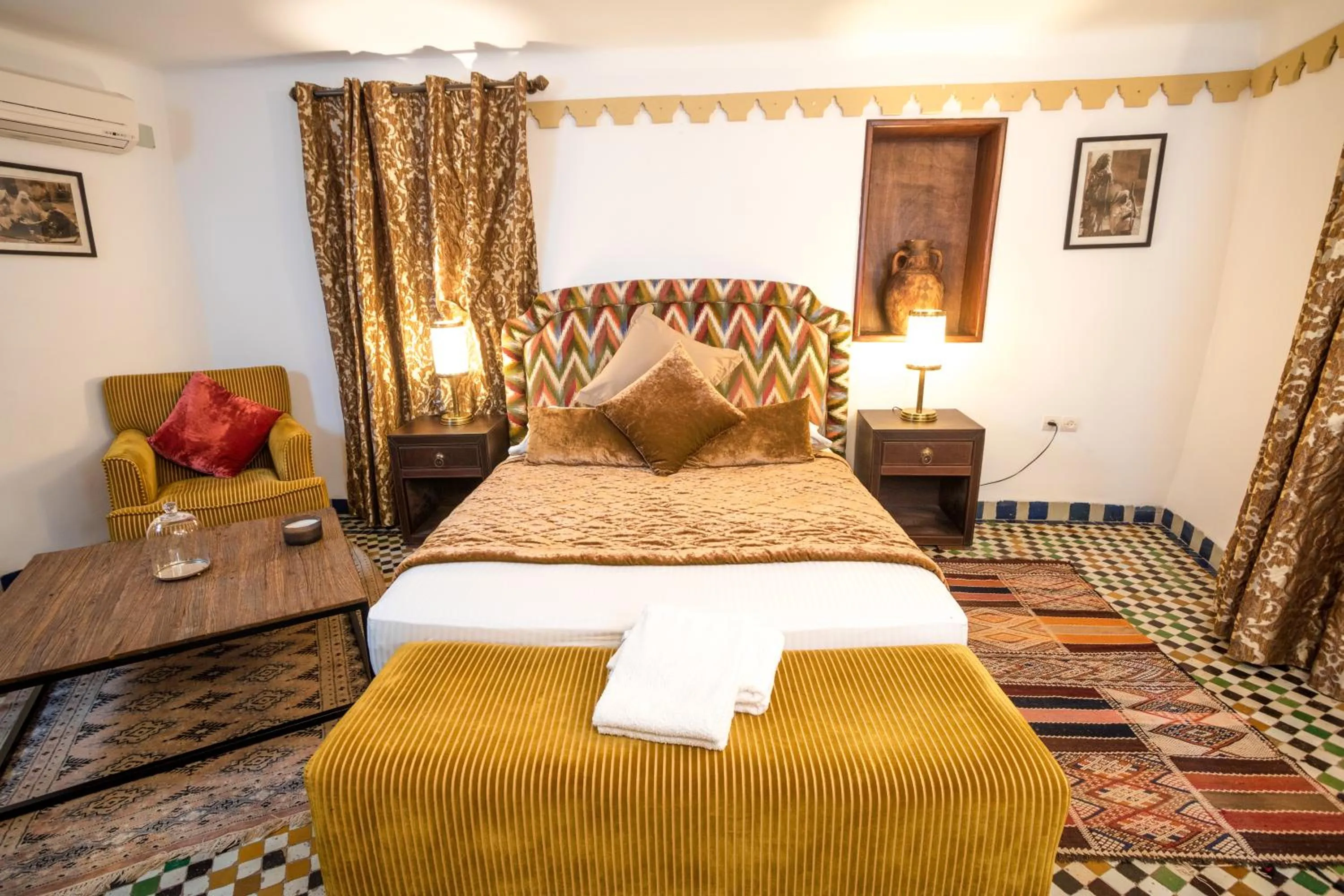 Bed in Riad Fes Nass Zmane