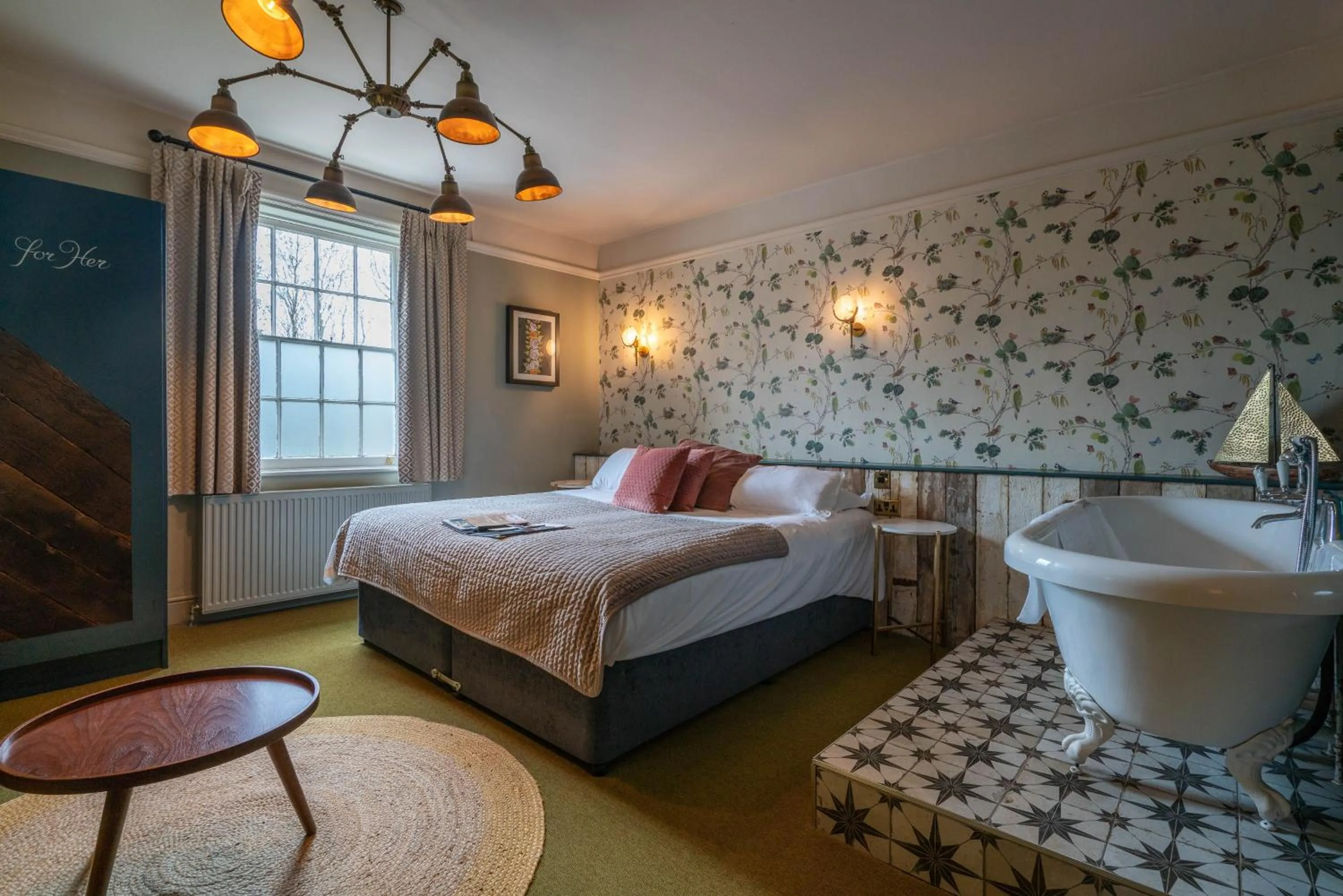 Photo of the whole room, Bed in The Dundas Arms