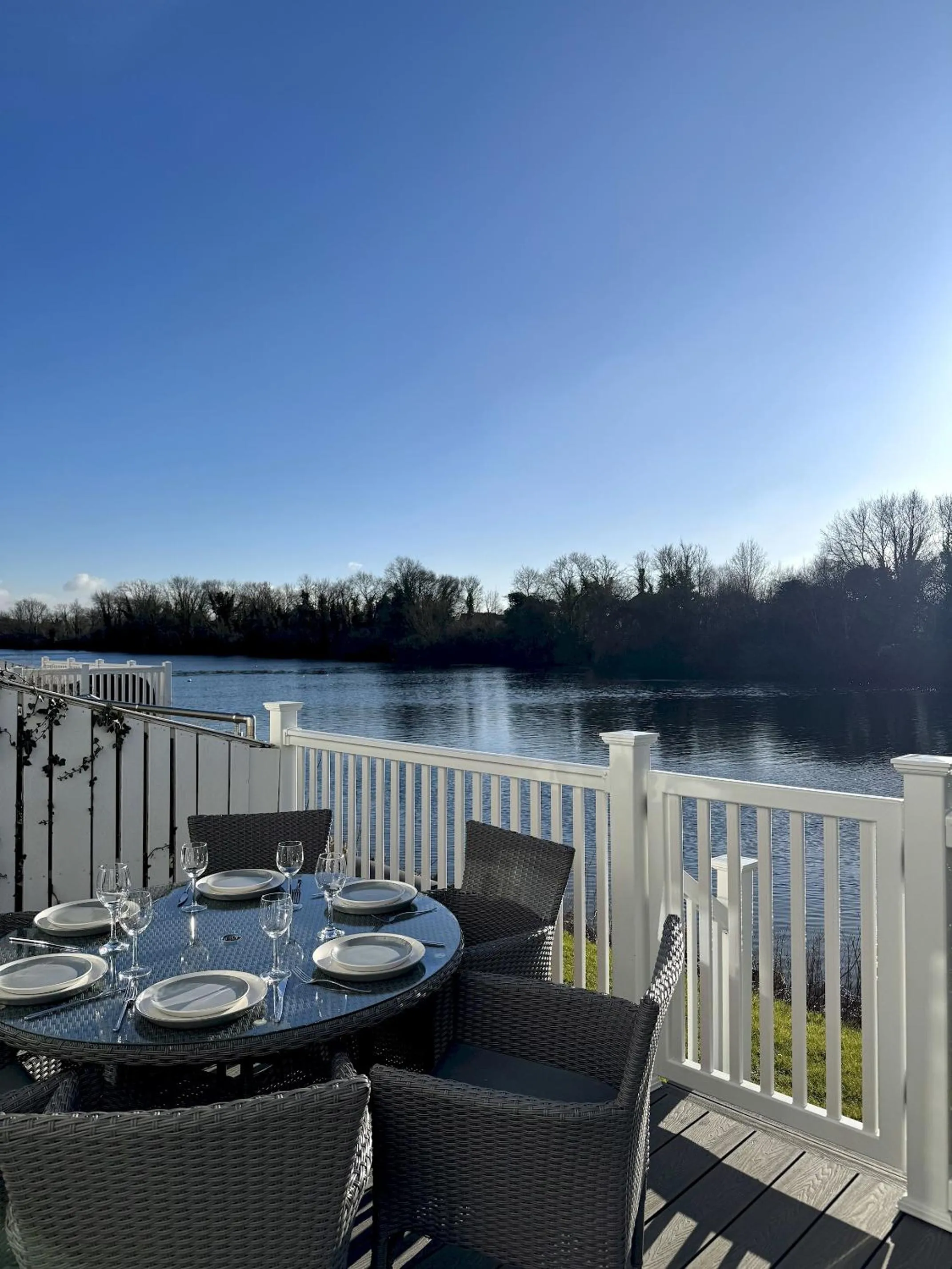 Pet-Friendly Waterside Lodge - Cotswold Water Park