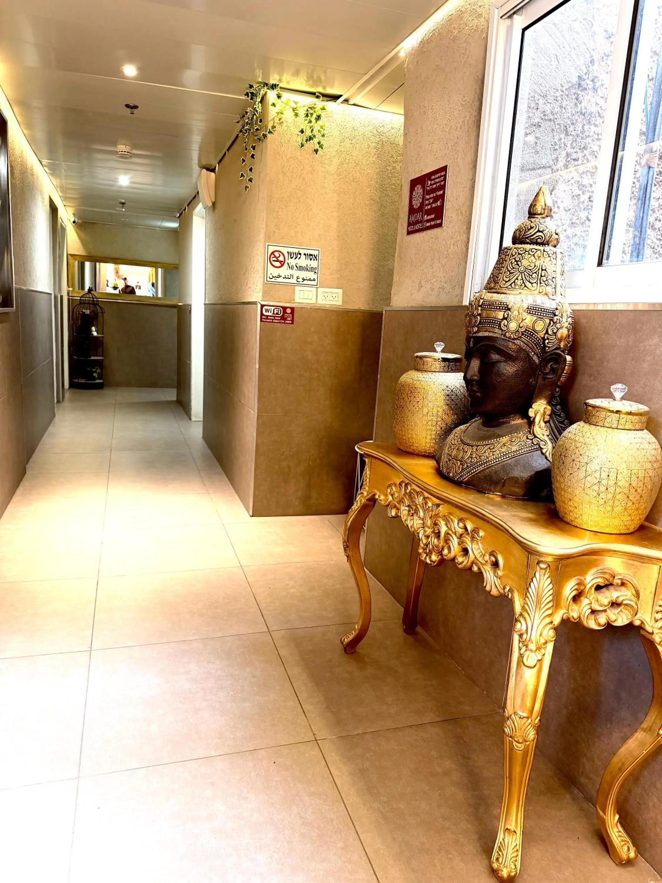 Decorative detail in Amdar boutique